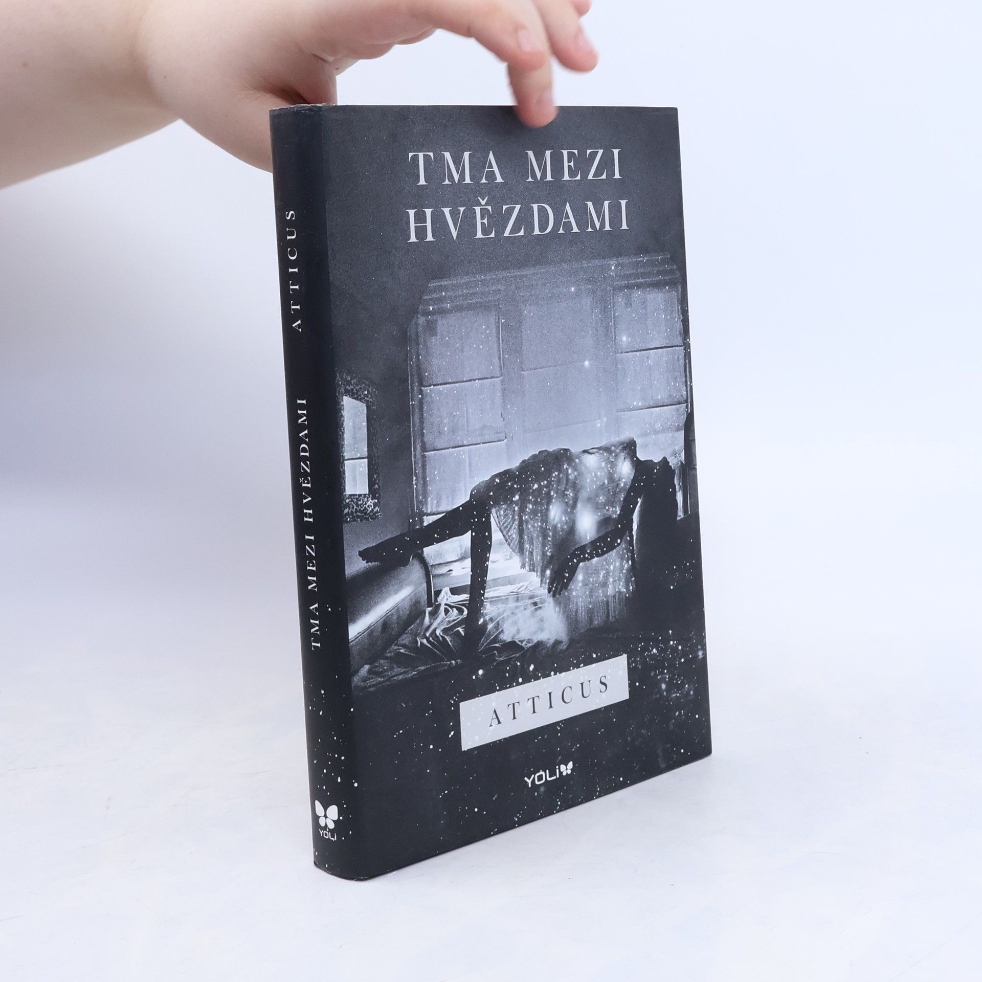 Atticus Tma mezi hvězdami