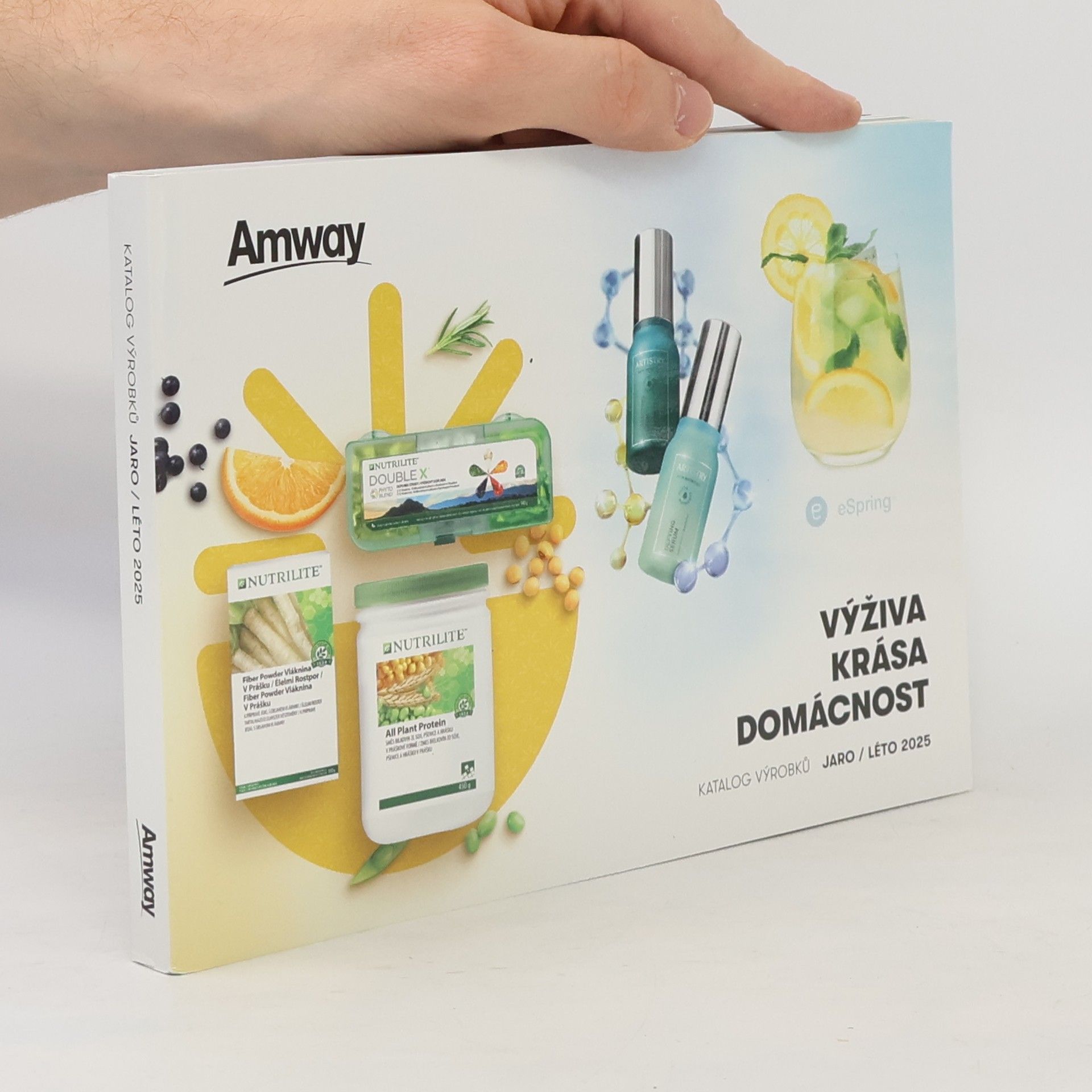 Auteurscollectief Amway: Katalog výrobků, jaro/léto 2025