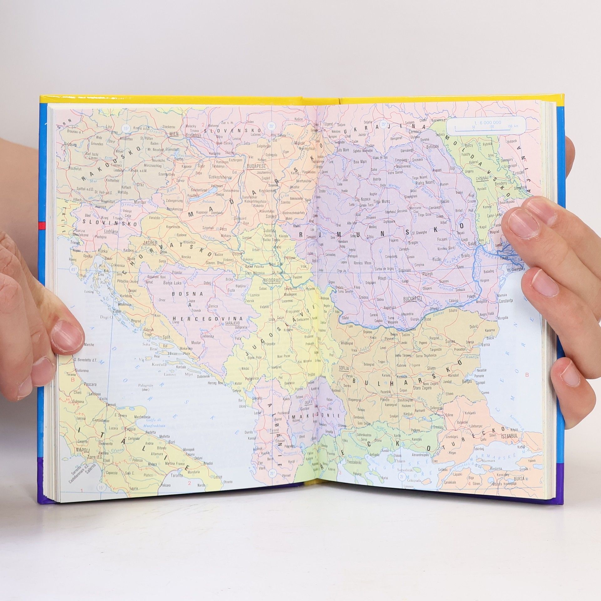 Kolektiv autorů Kapesní atlas světa
