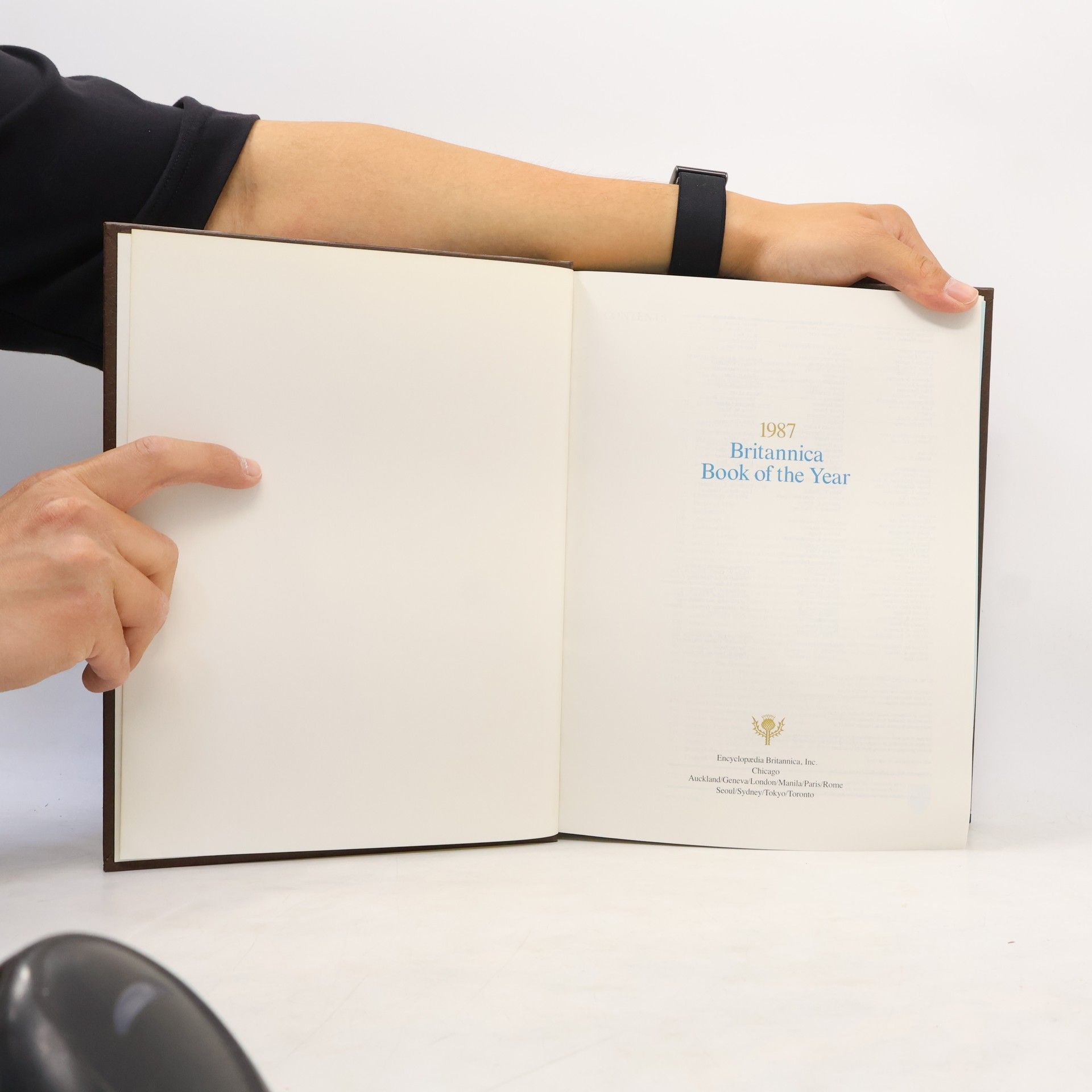 Kolektiv autorů Britannica Book of the Year 1987