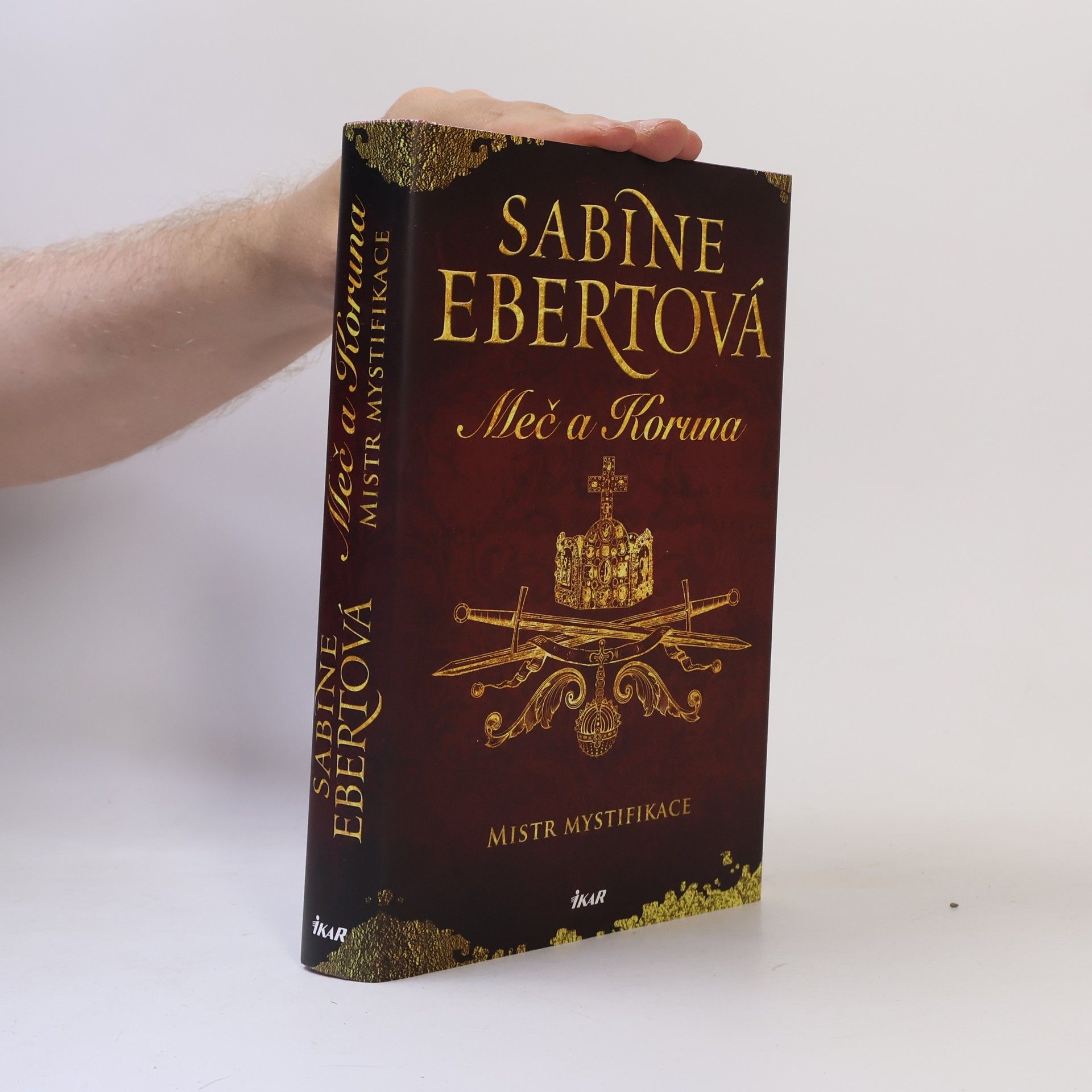 Sabine Ebert Meč a Koruna. Mistr mystifikace