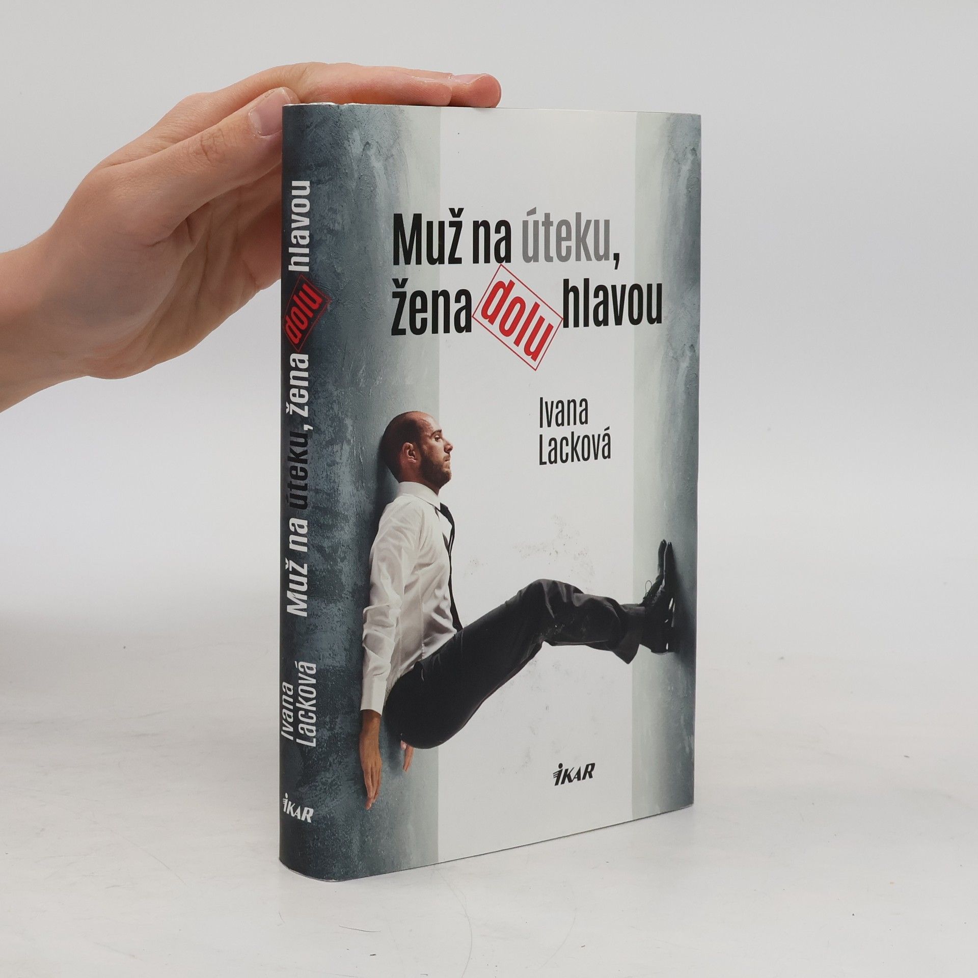 Ivana Lacková Muž na úteku, žena dolu hlavou
