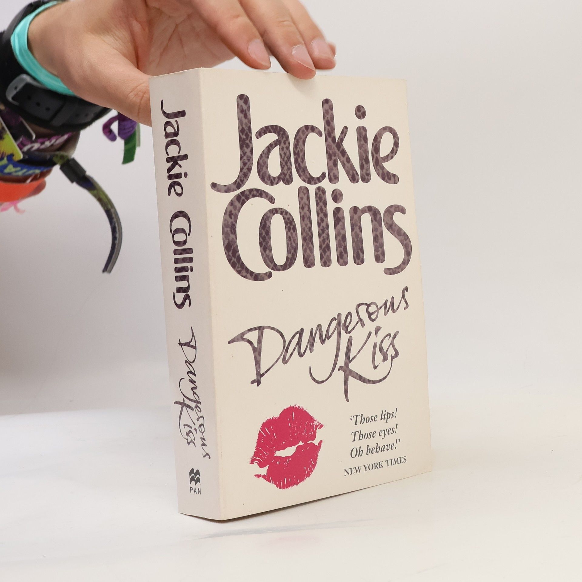 Jackie Collins Dangerous Kiss