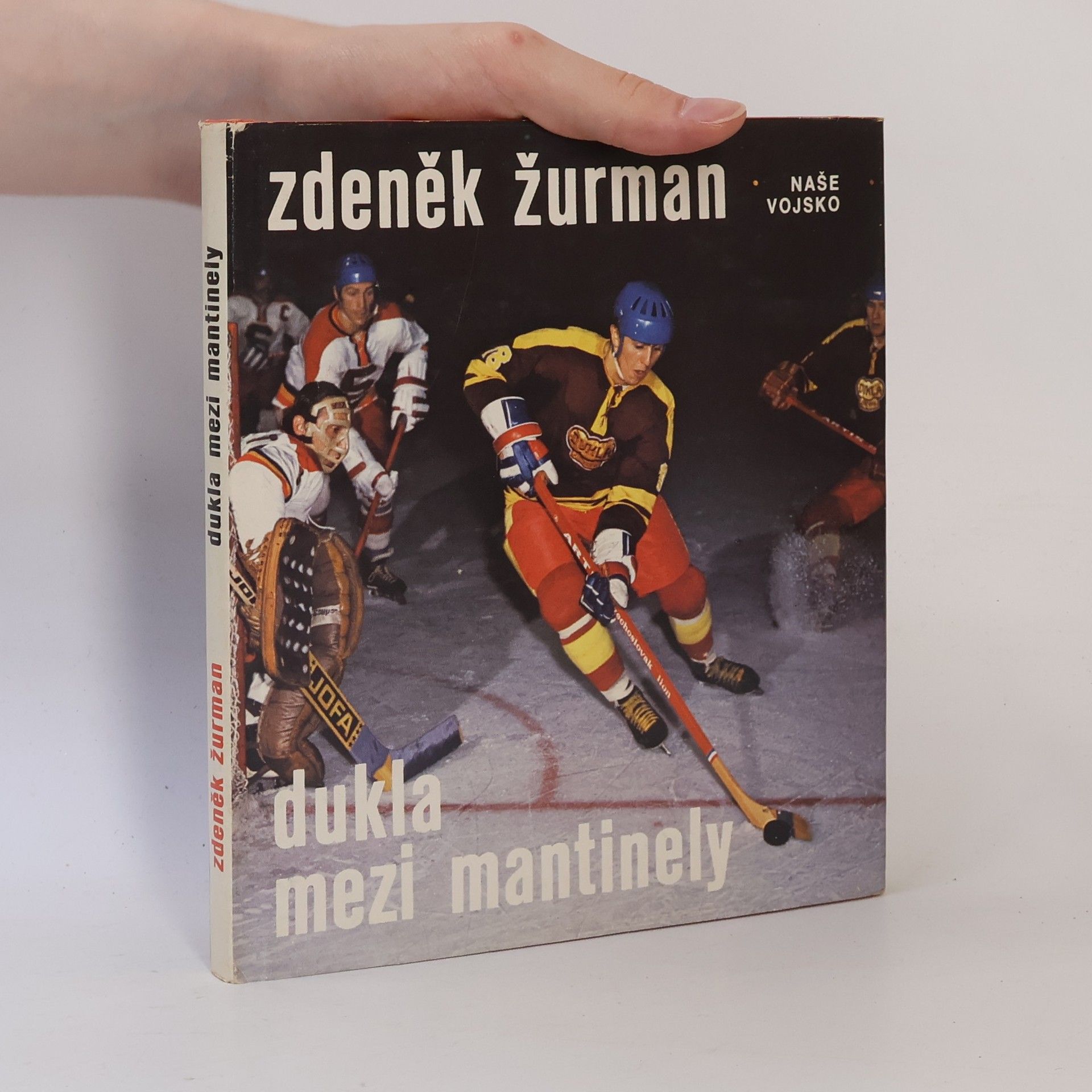 Dukla mezi mantinely