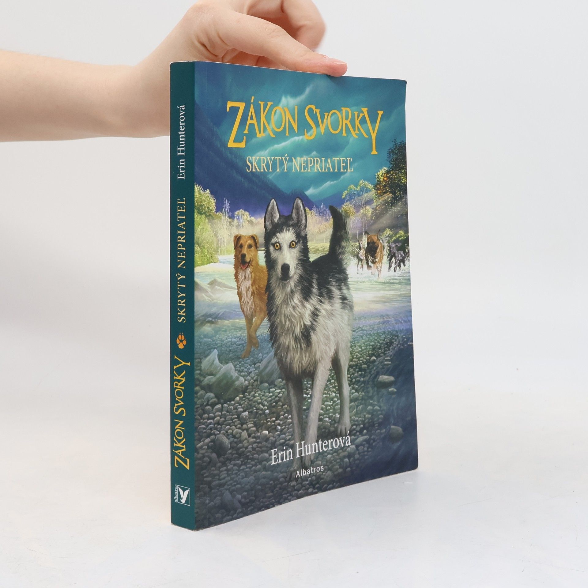 Erin Hunter Zákon svorky - Skrytý nepriateľ