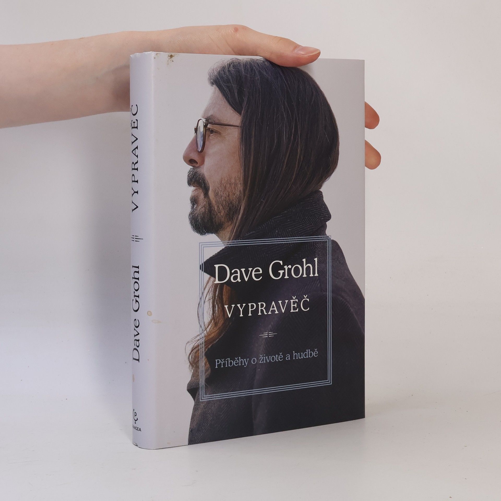 Dave Grohl Vypravěč : příběhy o životě a hudbě
