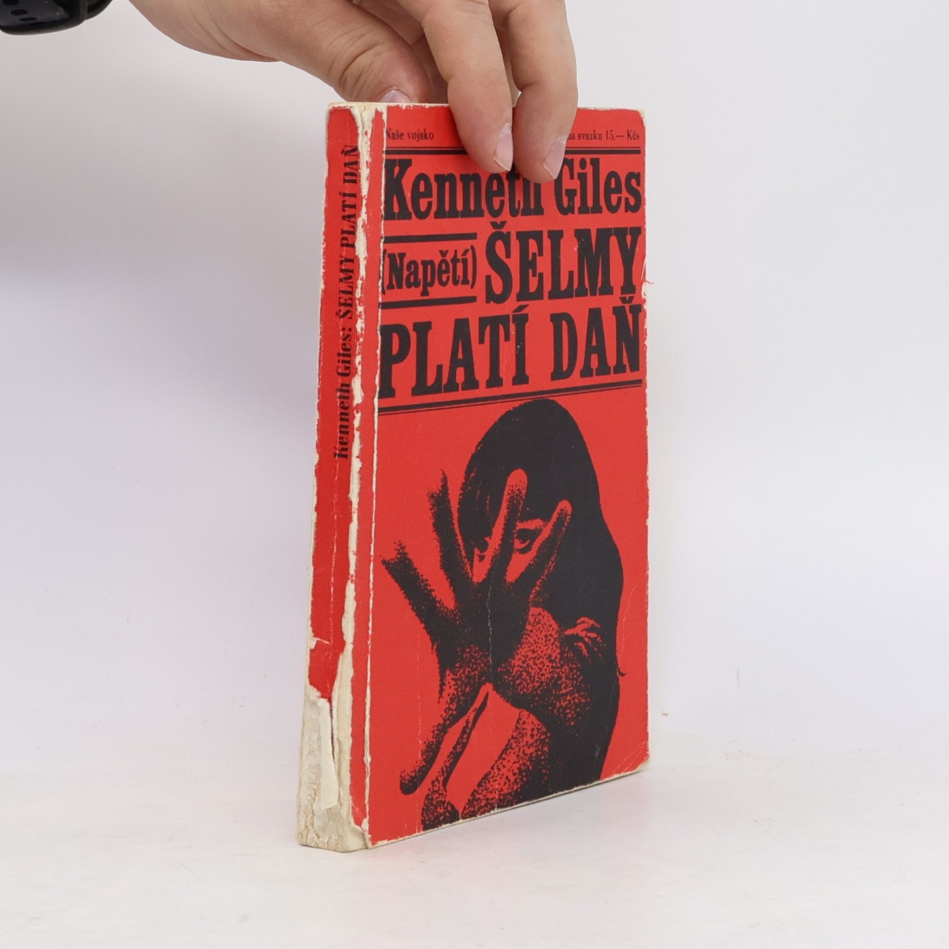 Kenneth Giles Šelmy platí daň