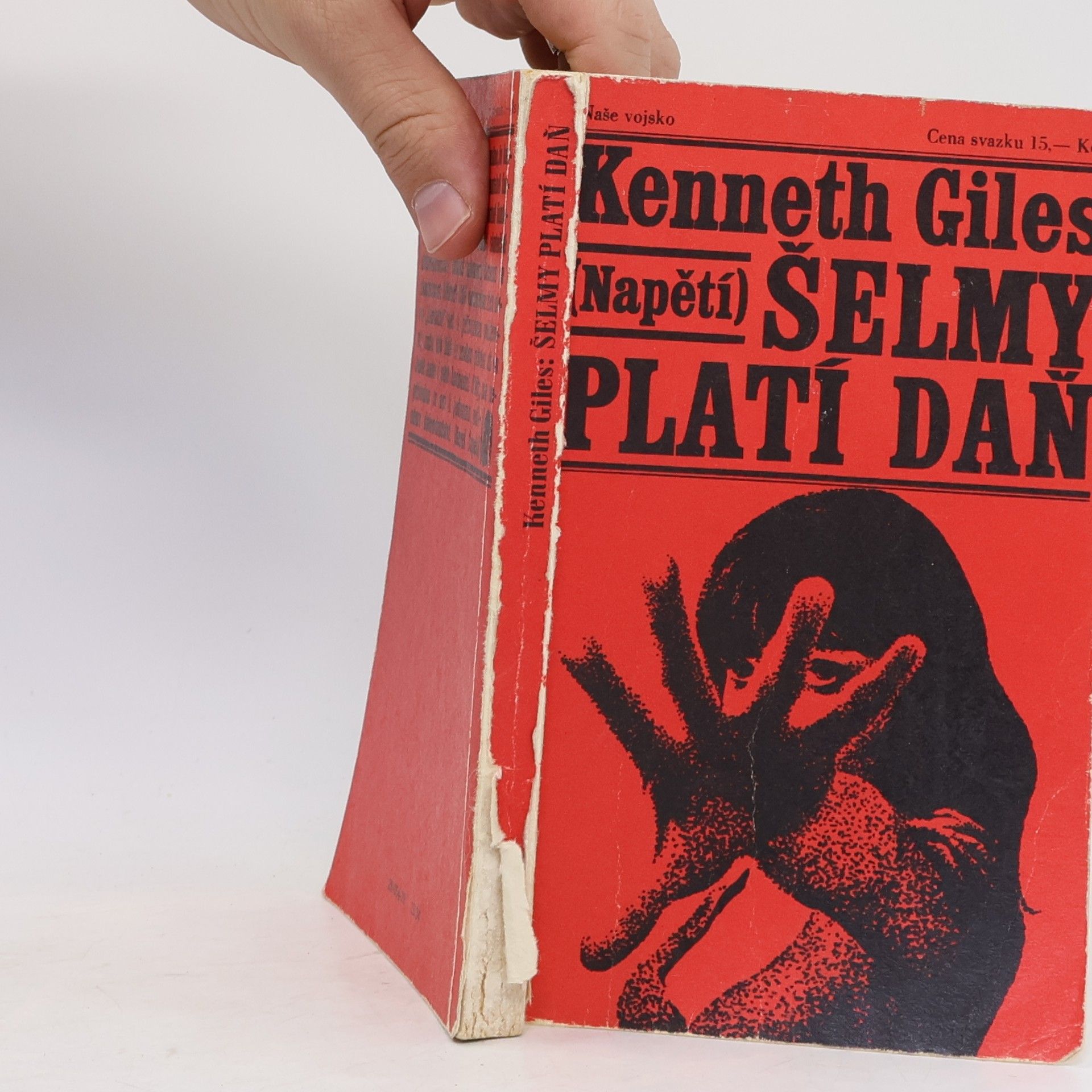 Kenneth Giles Šelmy platí daň