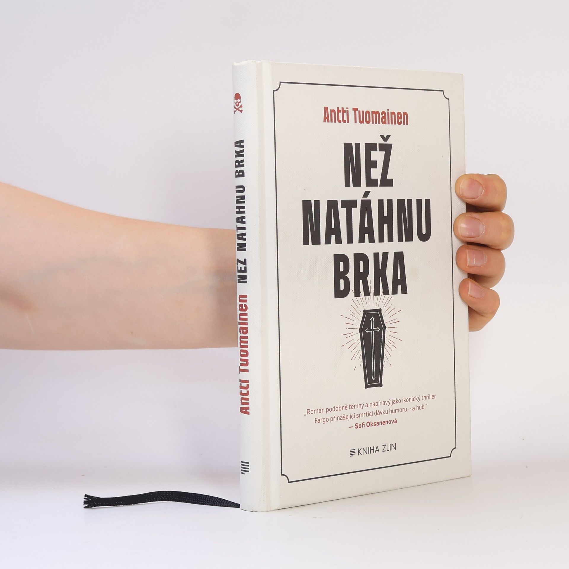 Antti Tuomainen Než natáhnu brka