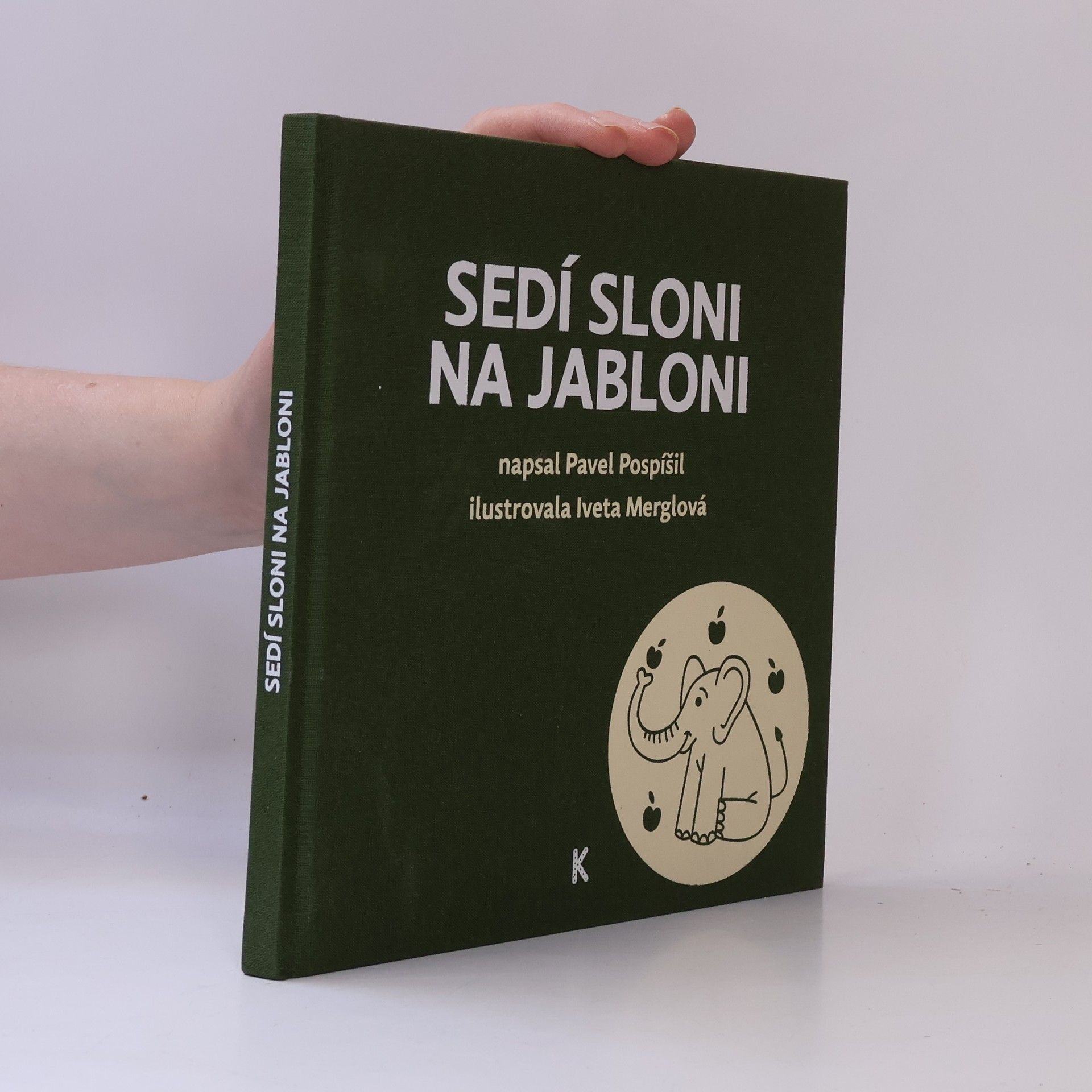 Sedí sloni na jabloni