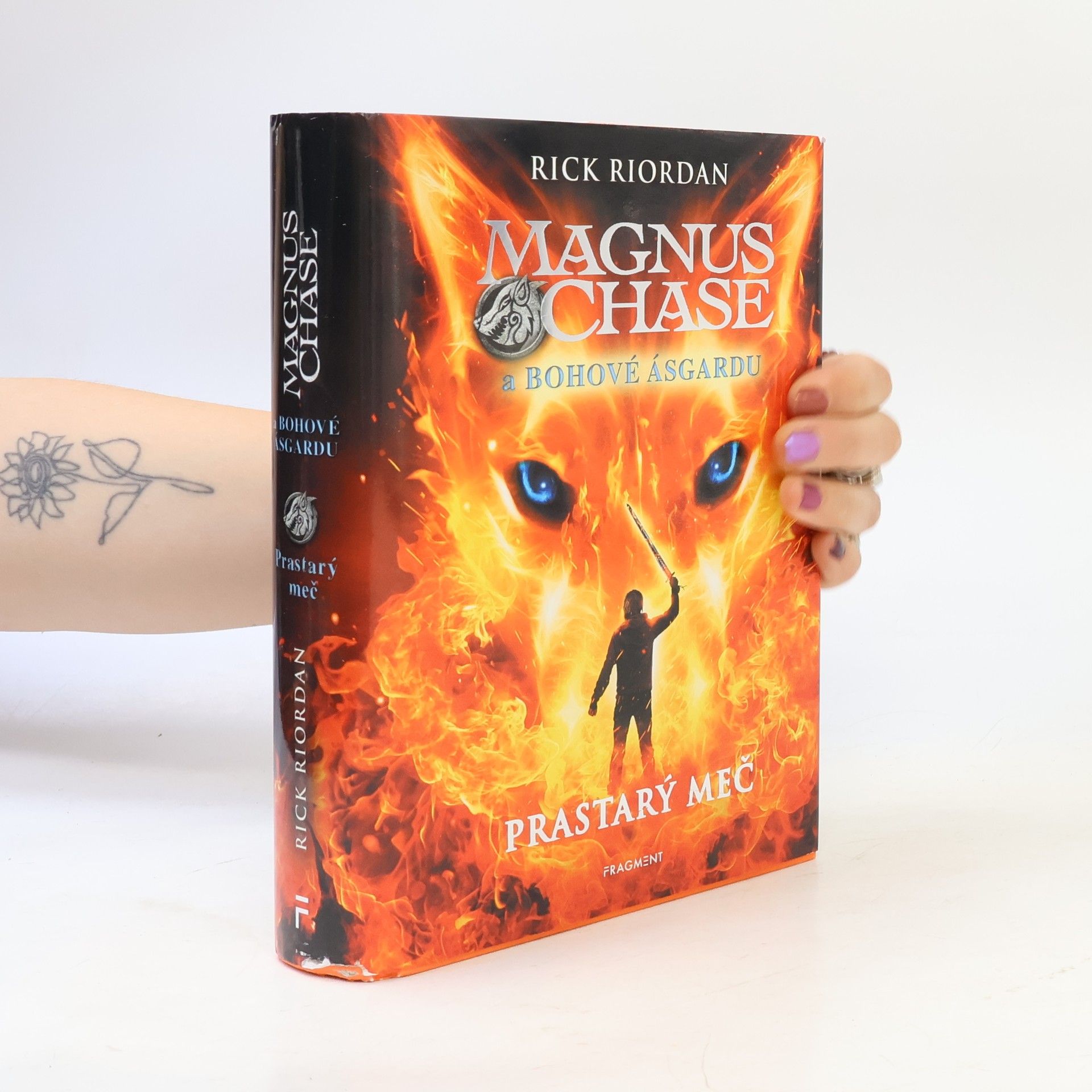 Rick Riordan Magnus Chase a bohové Ásgardu. Prastarý meč