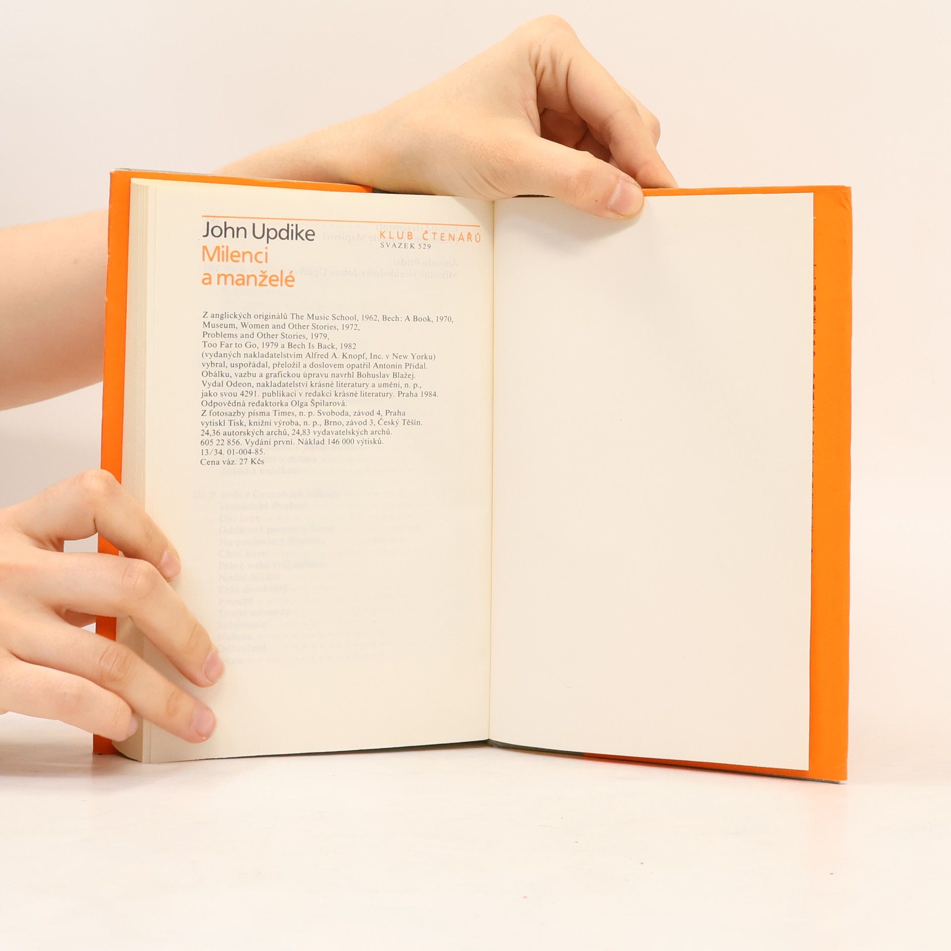 John Updike Milenci a manželé