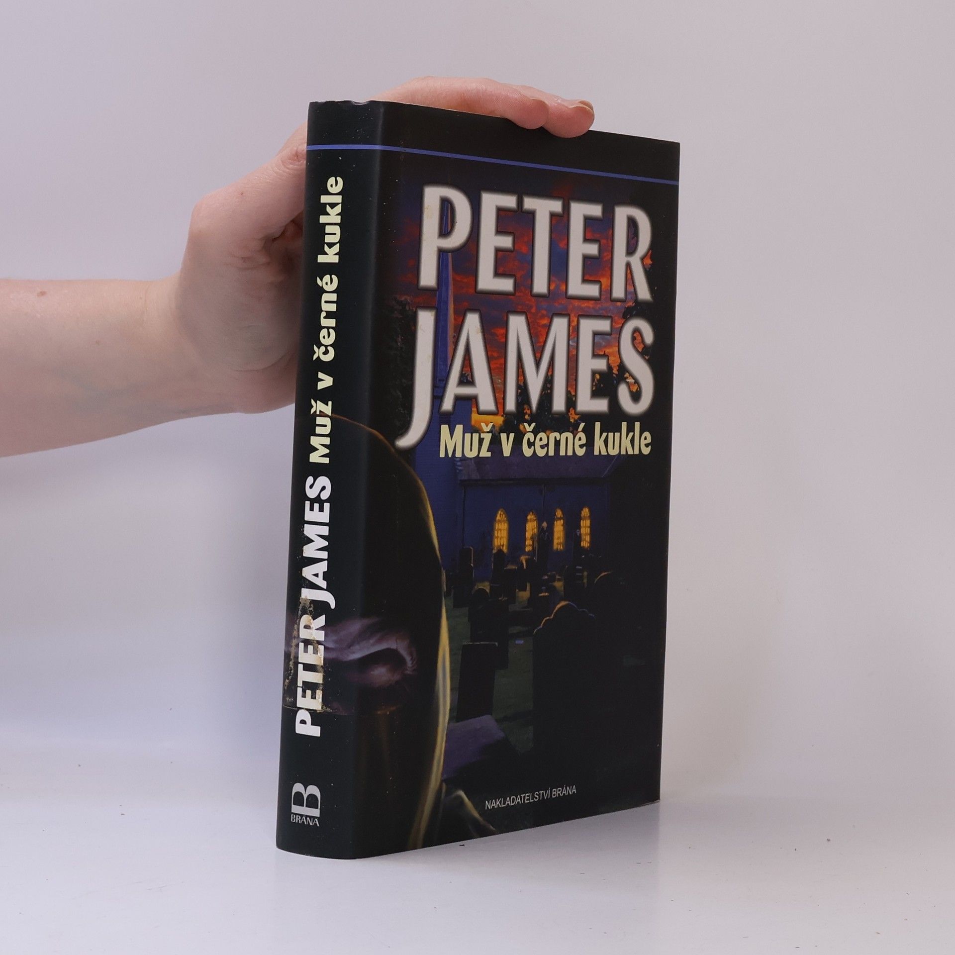 Peter James Muž v černé kukle