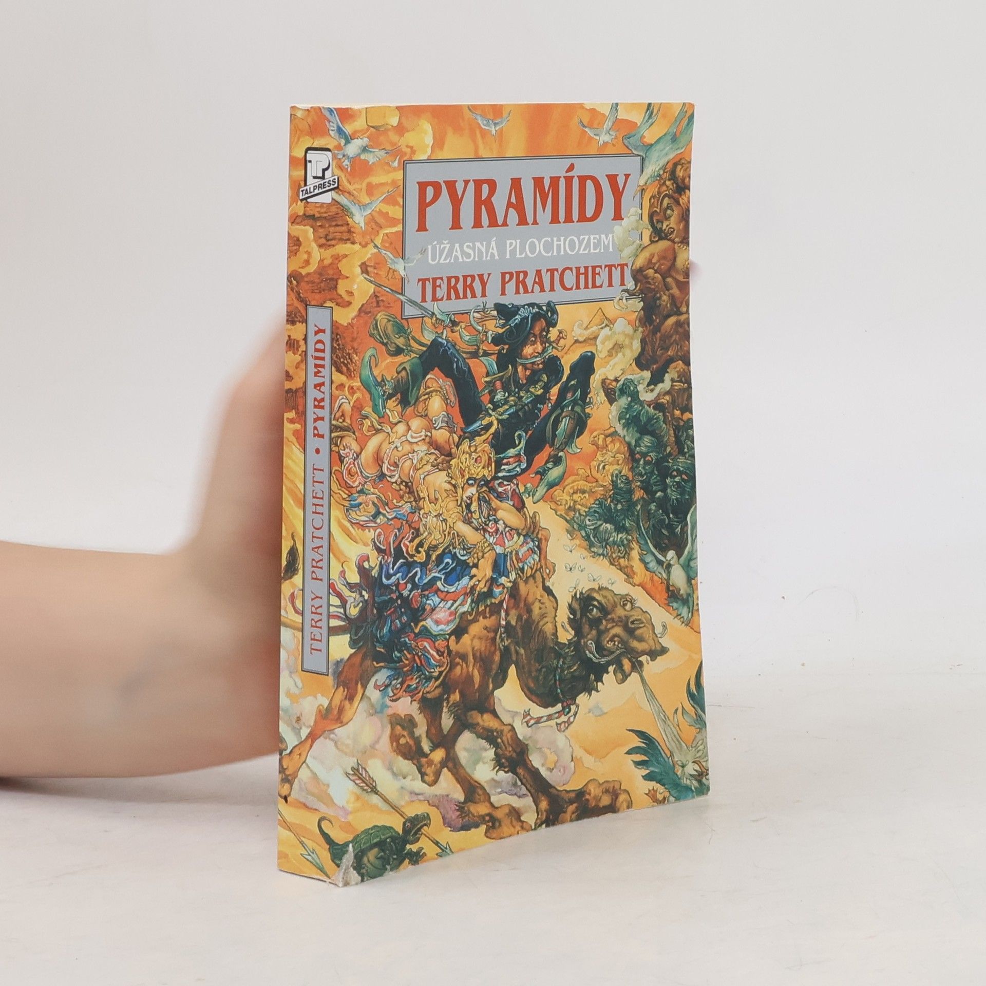 Terry Pratchett Pyramídy. Slovensky