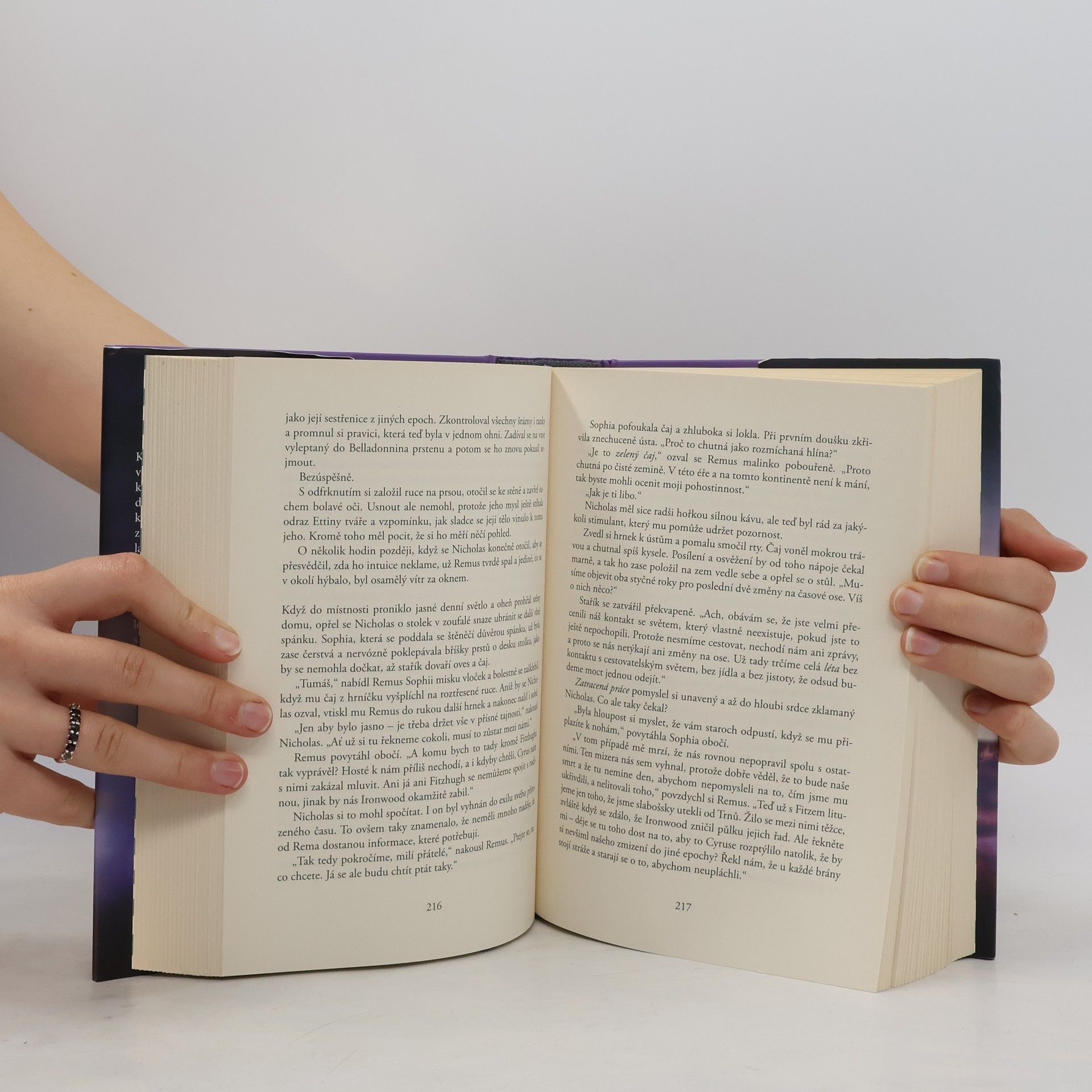 Alexandra Bracken Cestovatelka