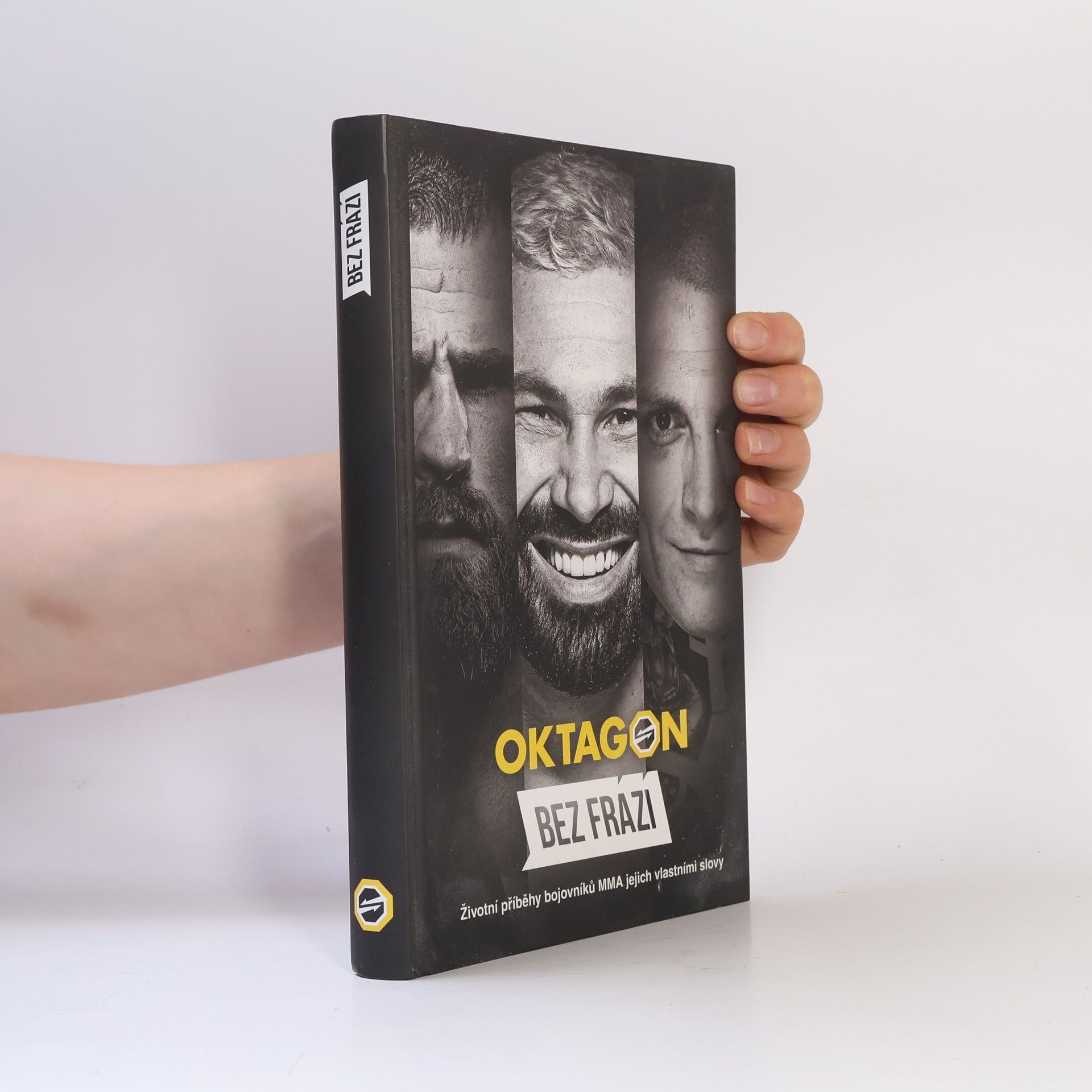 Jakub Hlaváč Oktagon : bez frází : životní příběhy bojovníků MMA jejich vlastními slovy
