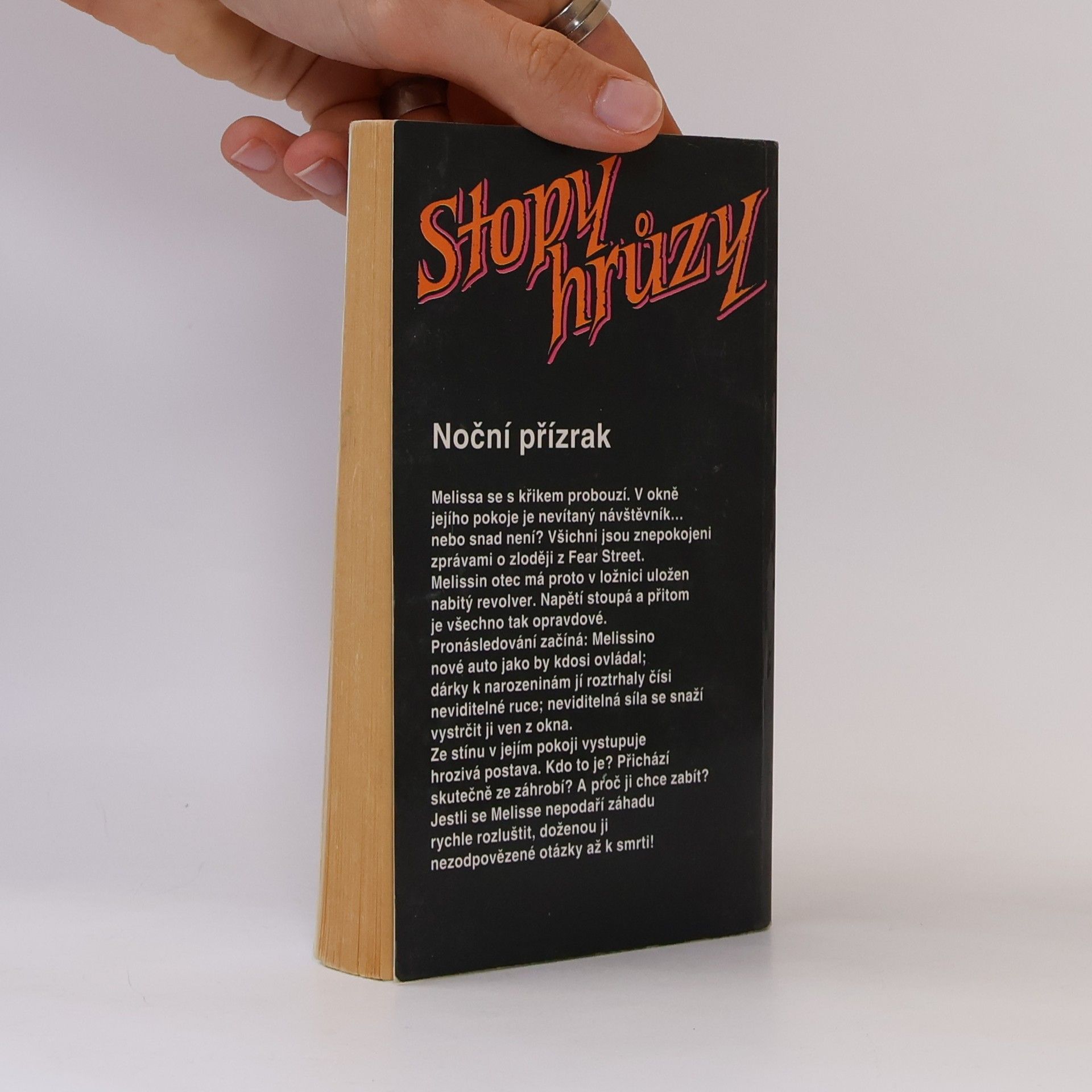 R. L. Stine Pronásledovaná. Stopy hrůzy 16