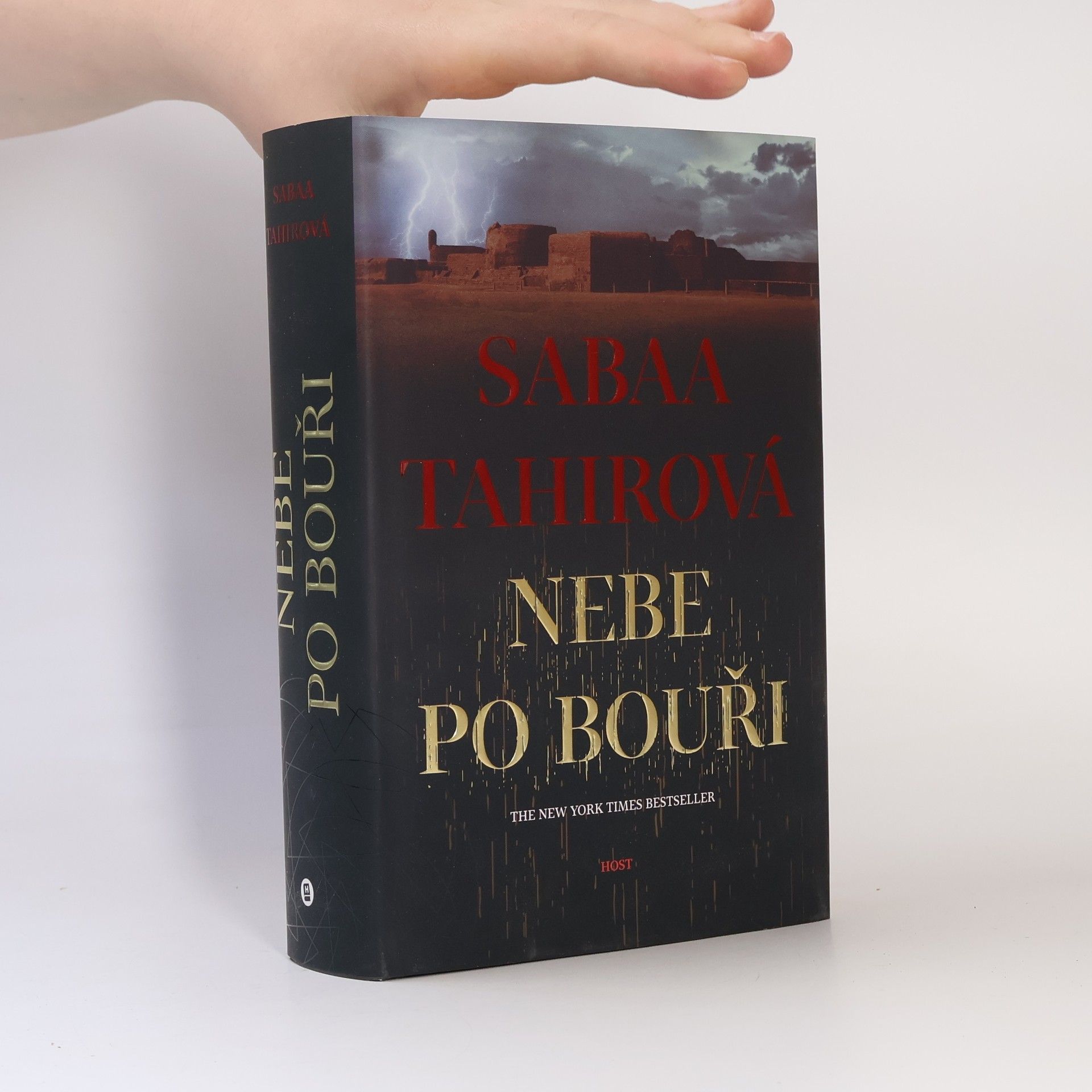 Sabaa Tahir Nebe po bouři