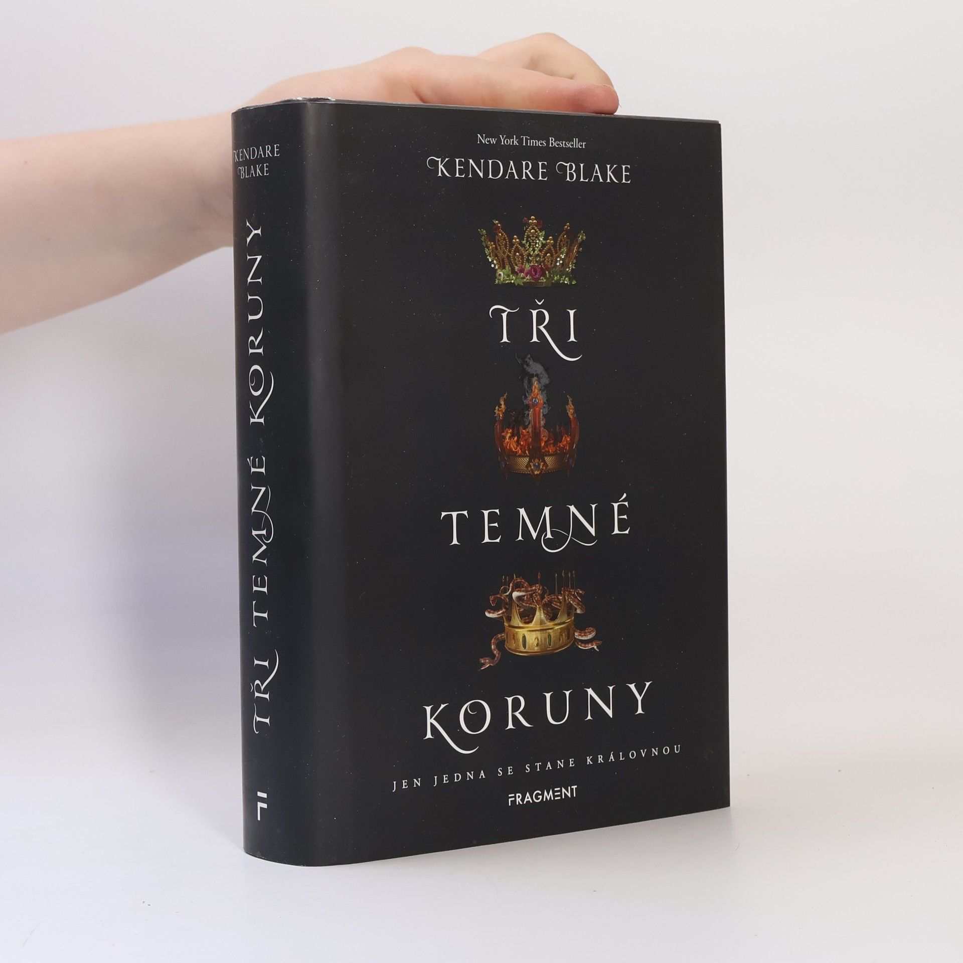 Kendare Blake Tři temné koruny