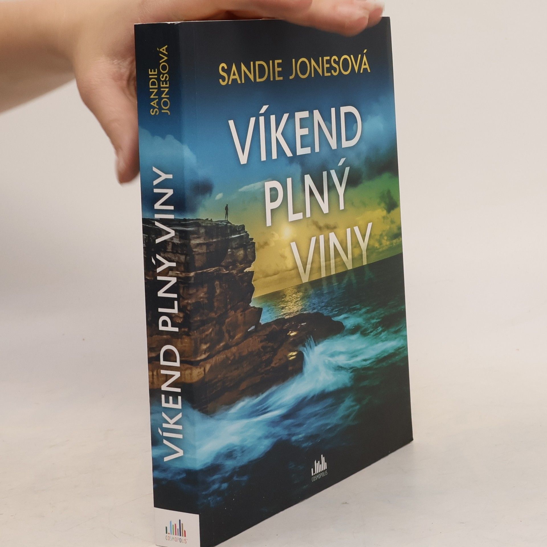 Sandie Jones Víkend plný viny