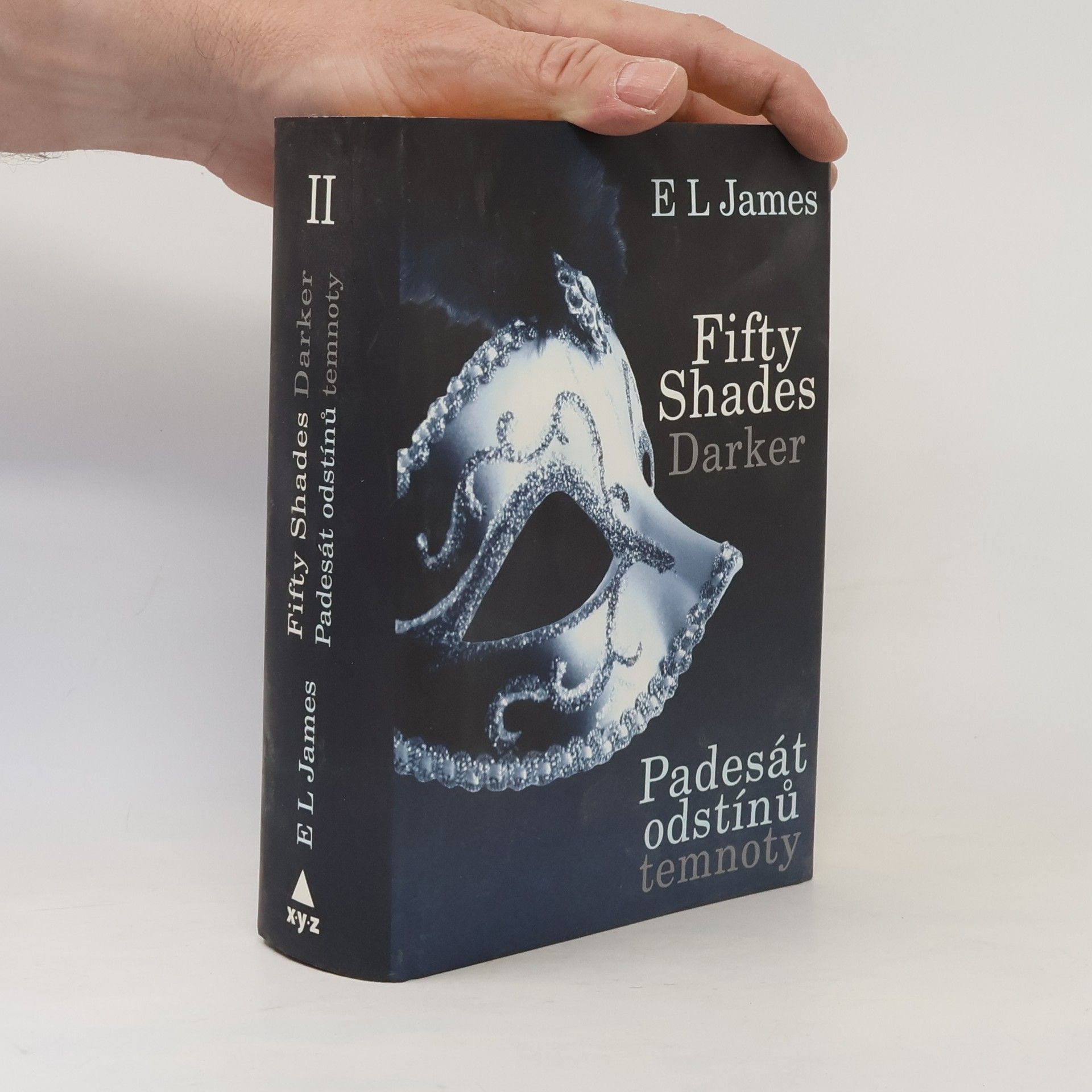 E. L. James Padesát odstínů temnoty