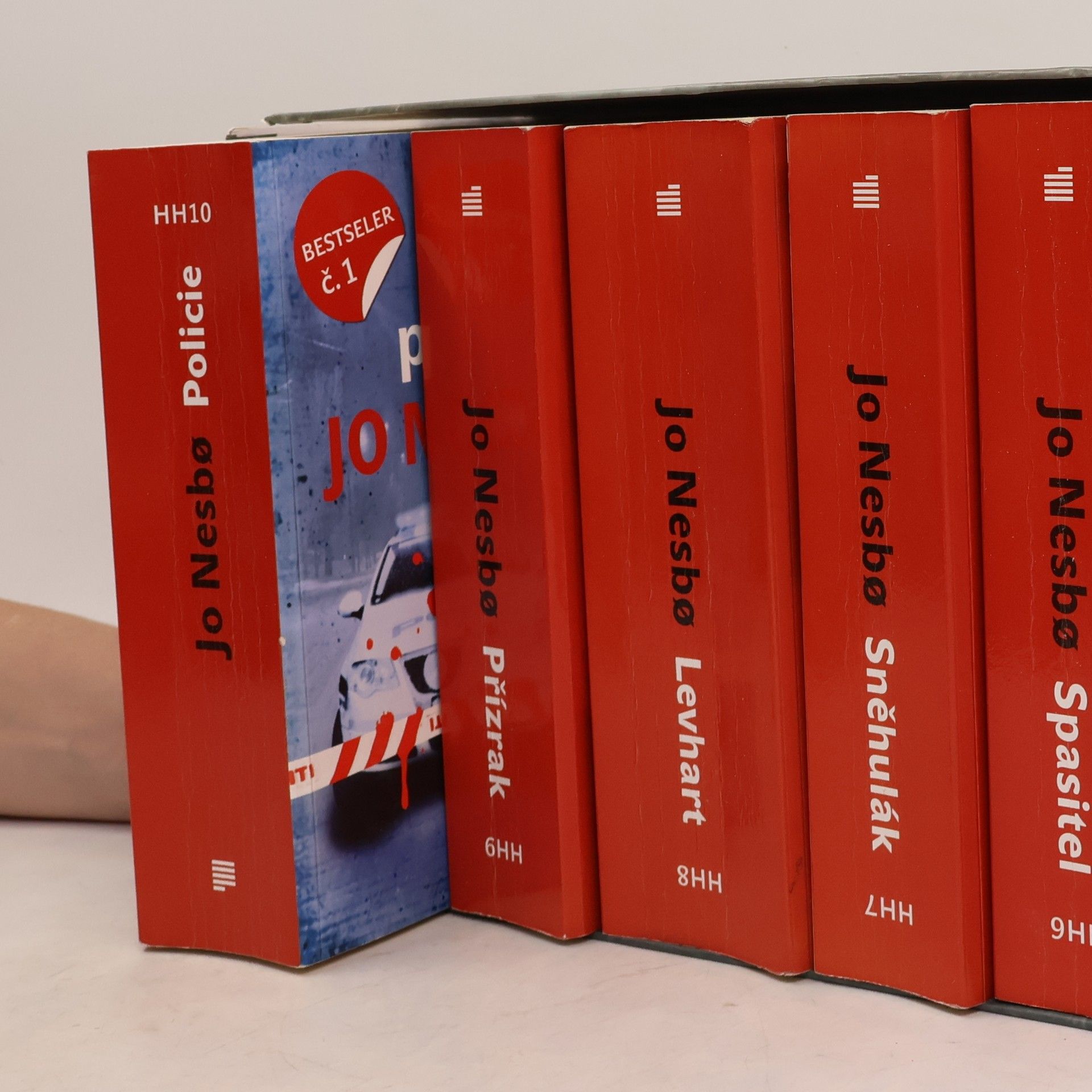 Jo Nesbø Dalších pět případů Harryho Holea 6-10