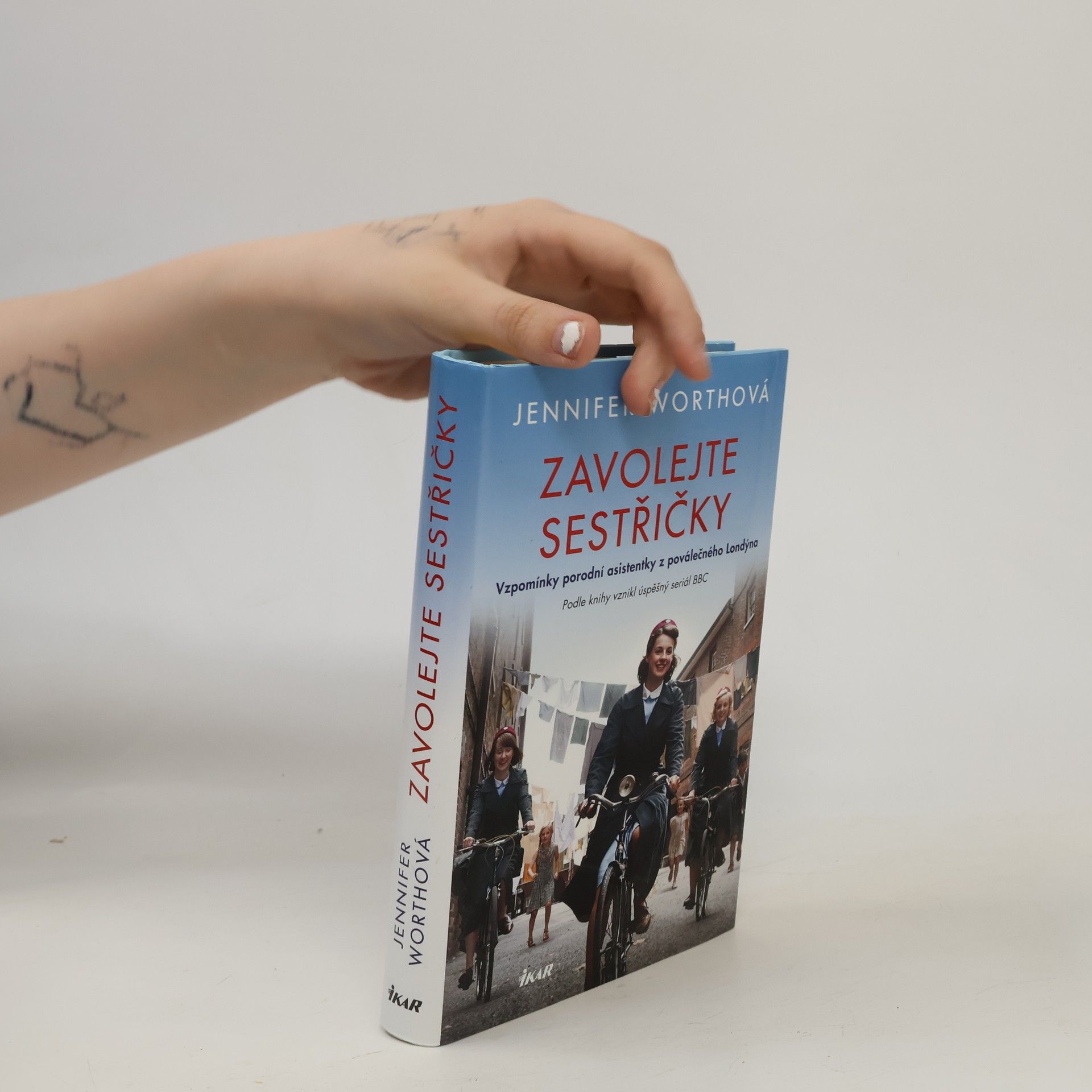 Jennifer Worth Zavolejte sestřičky : vzpomínky porodní asistentky z poválečného Londýna