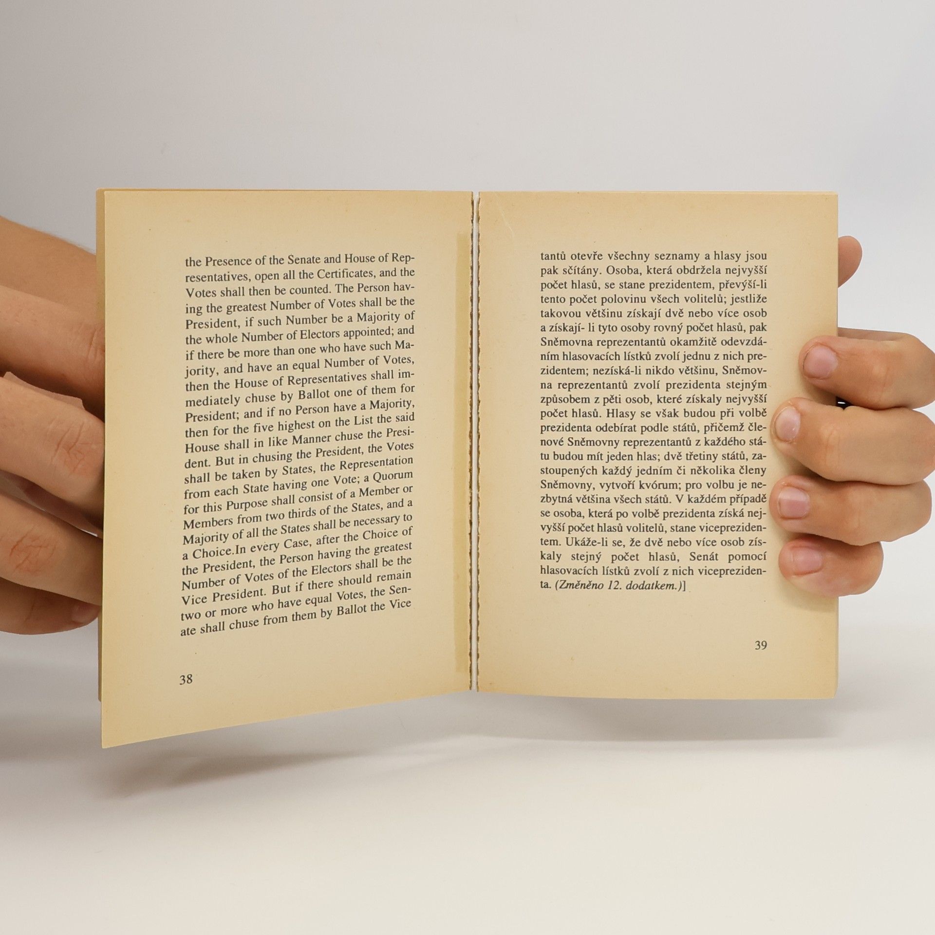 Various authors Ústava Spojených Států. The Constitution of the United States