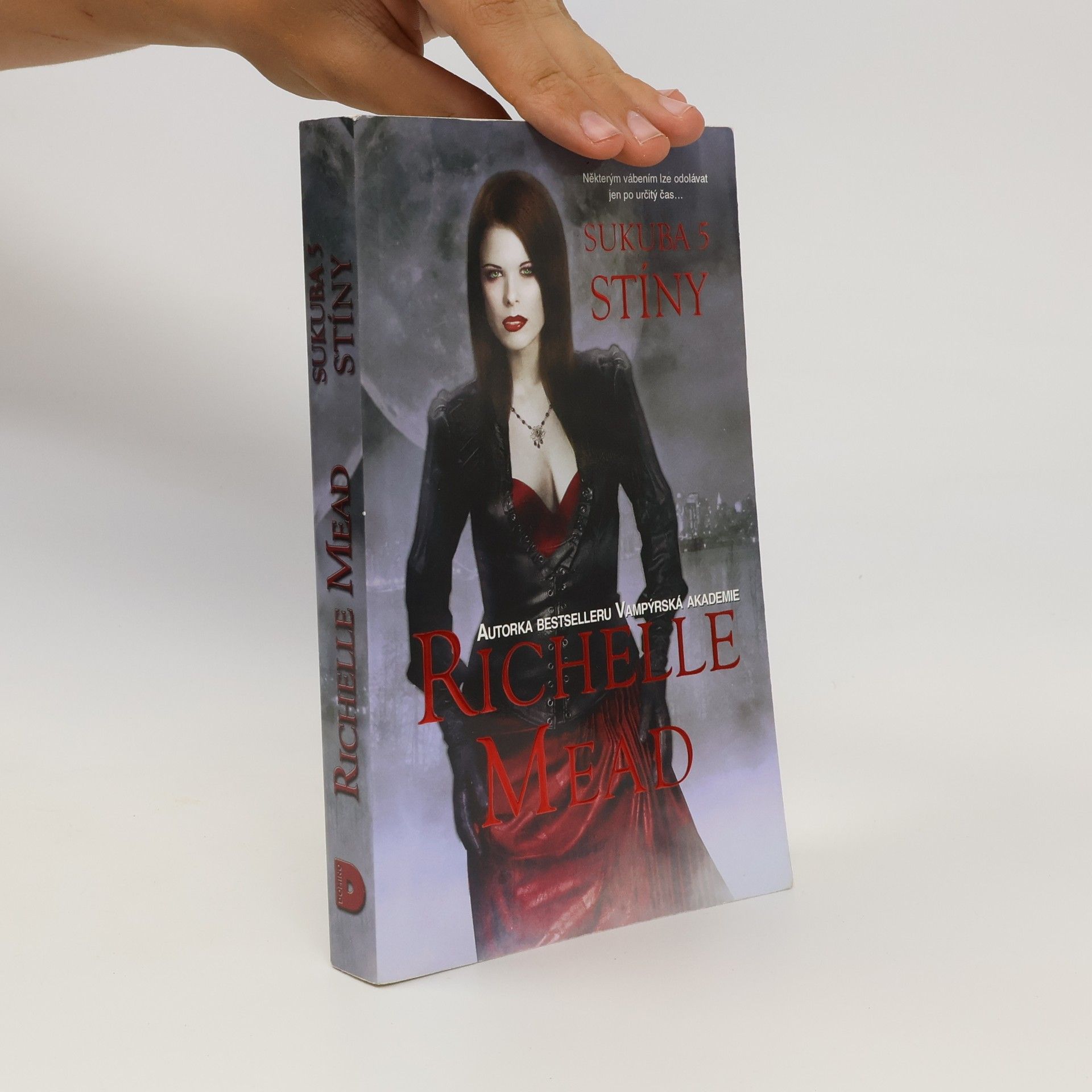 Richelle Mead Sukuba 5. Stíny