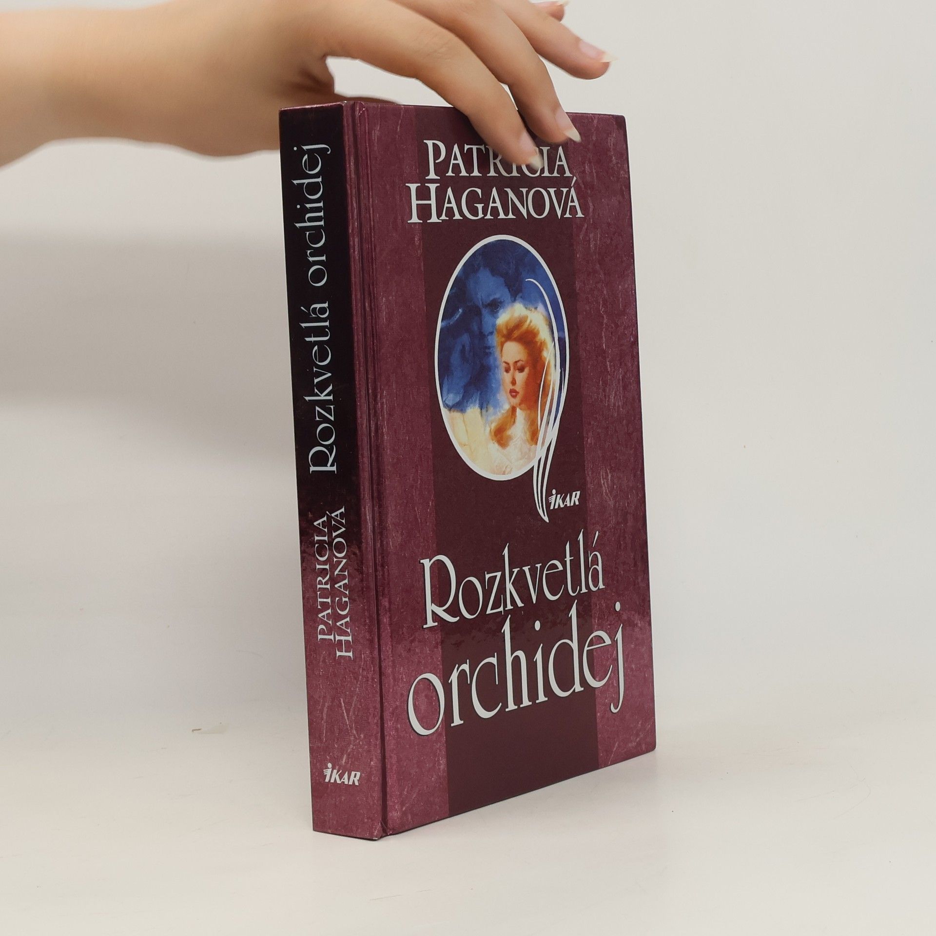 Patricia Hagan Rozkvetlá orchidej