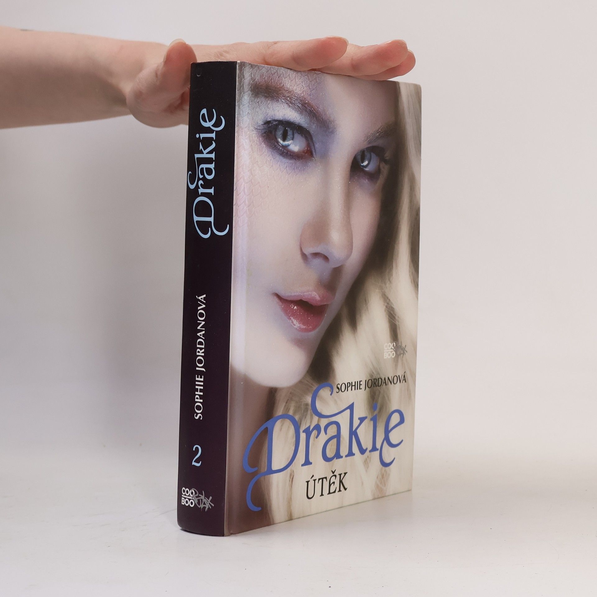 Sophie Jordan Drakie. Útěk