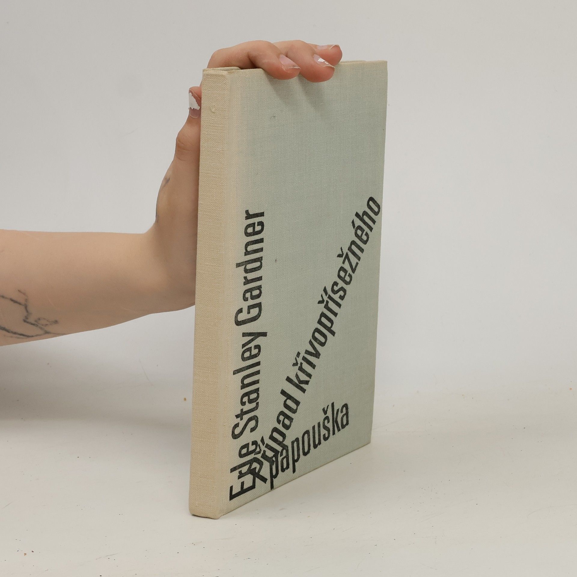 Erle Stanley Gardner Případ křivopřísežného papouška