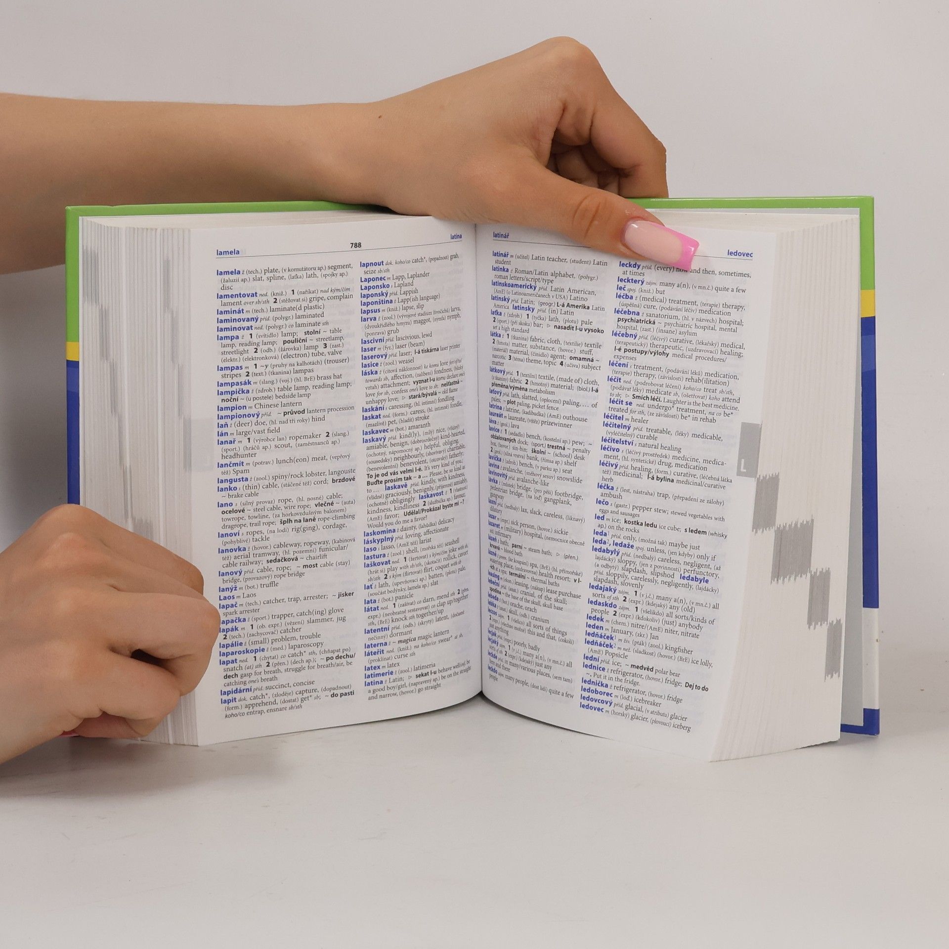 Autorenkollektiv Anglicko-český, česko-anglický praktický slovník