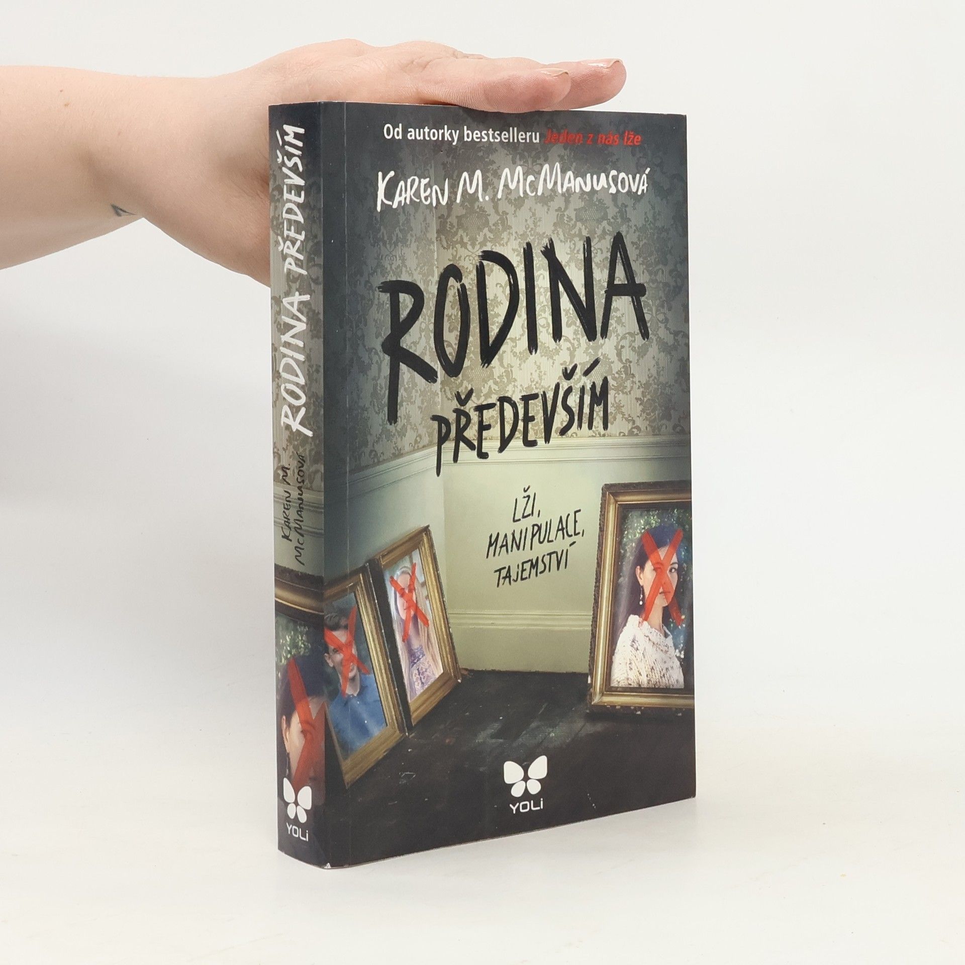 Karen M. McManus Rodina především