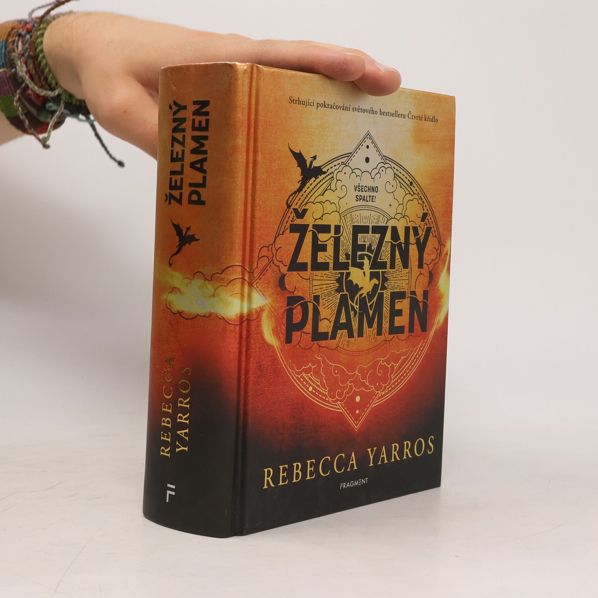 Rebecca Yarros Železný plamen