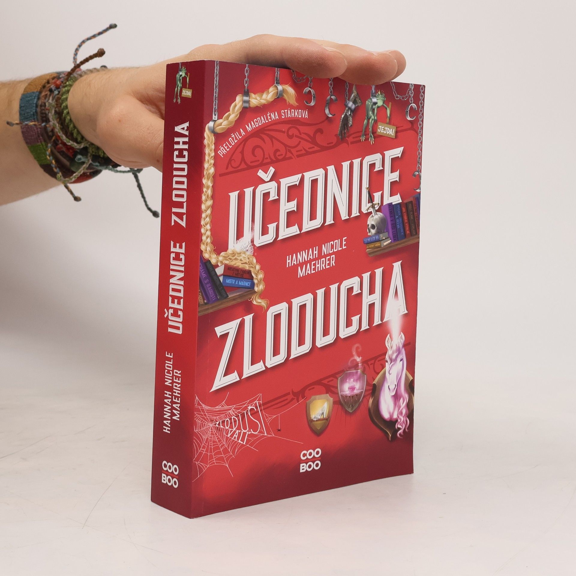 Hannah Nicole Maehrer Učednice Zloducha