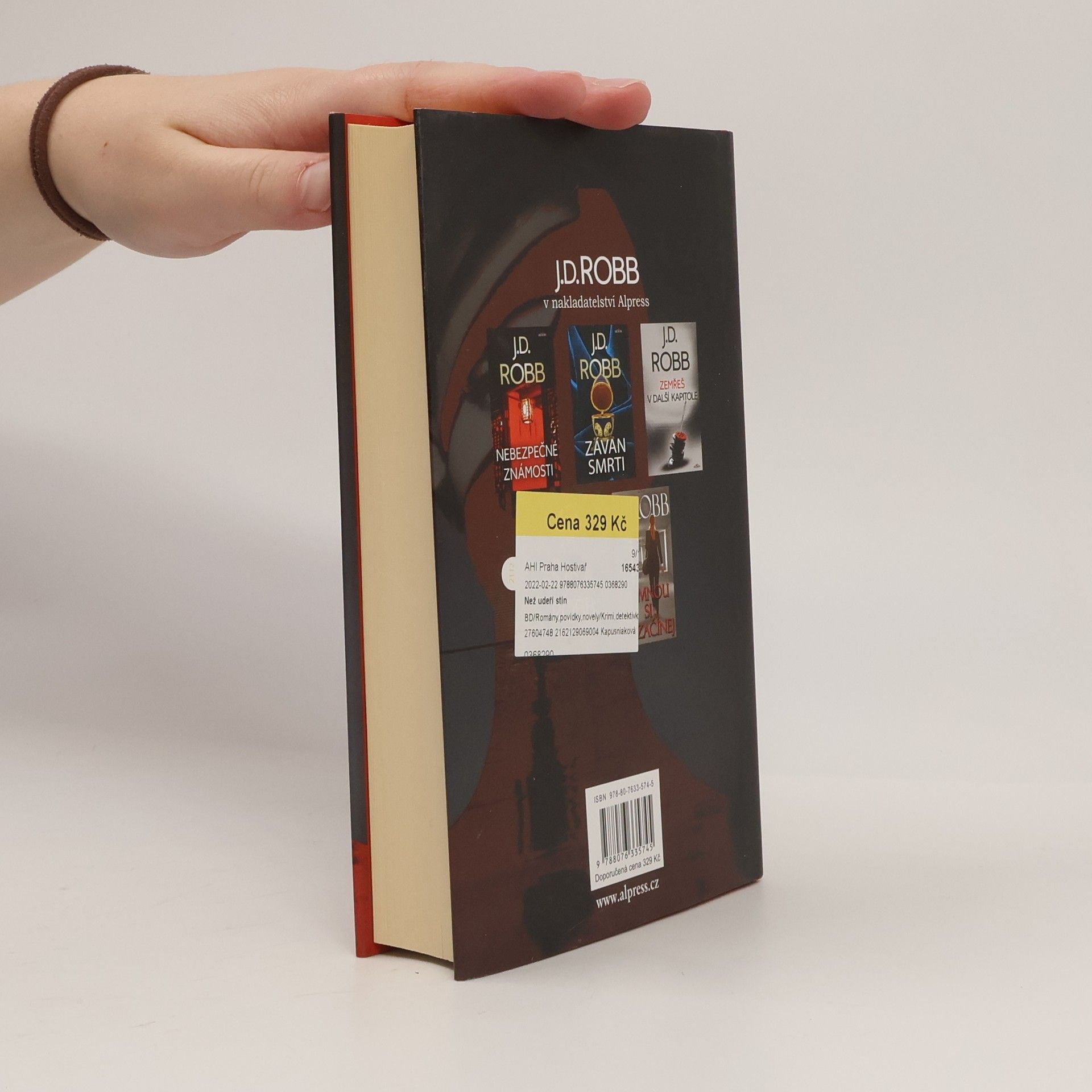 Nora Roberts Než udeří stín