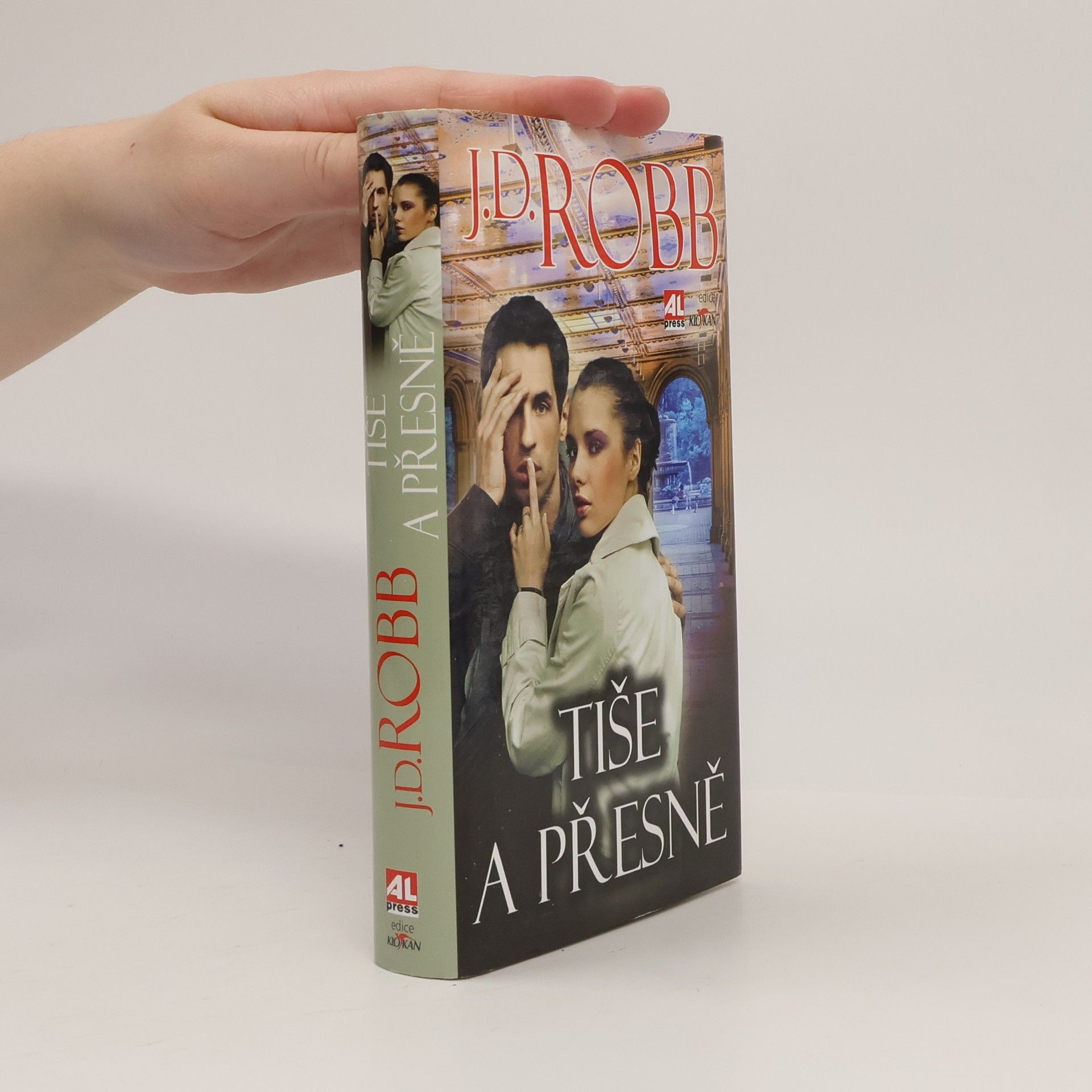 Nora Roberts Tiše a přesně