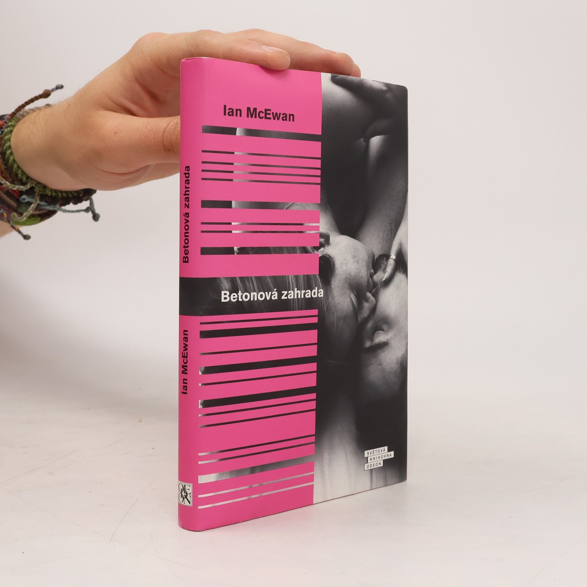 Ian McEwan Betonová zahrada