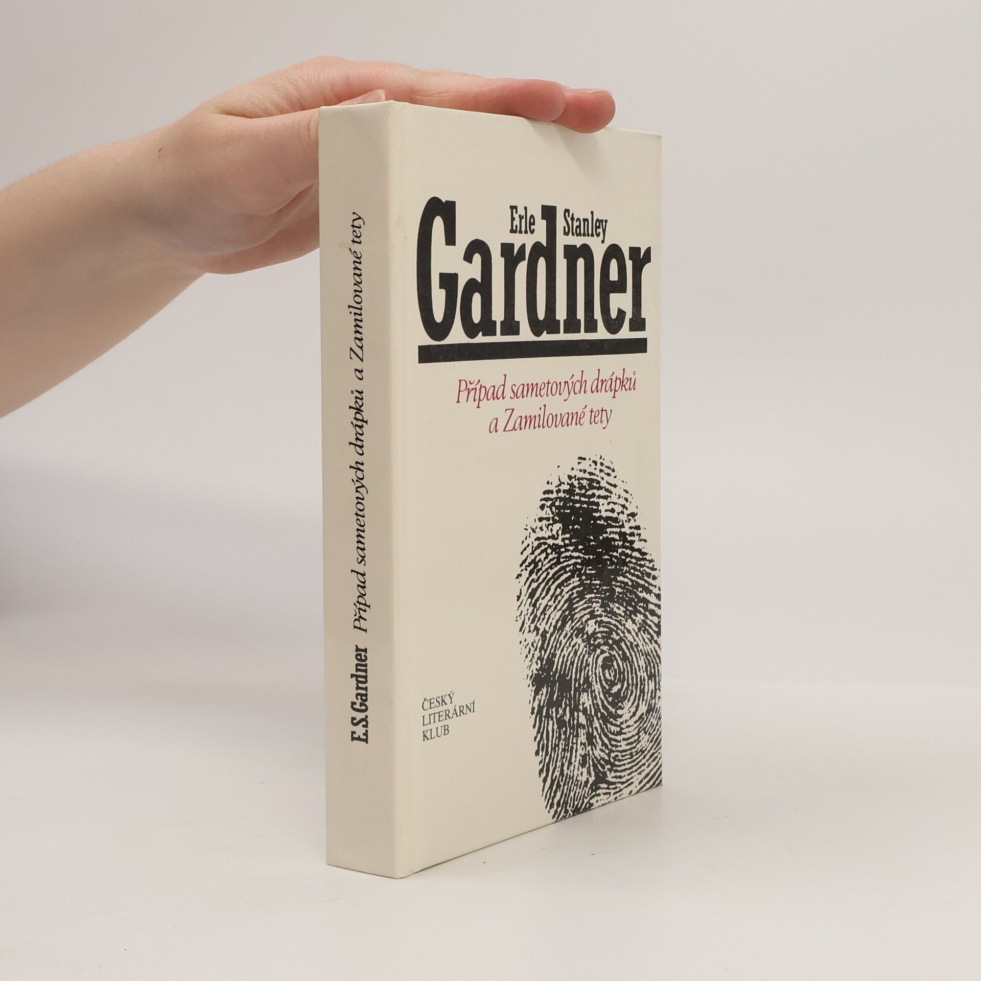 Erle Stanley Gardner Případ sametových drápků a Zamilované tety