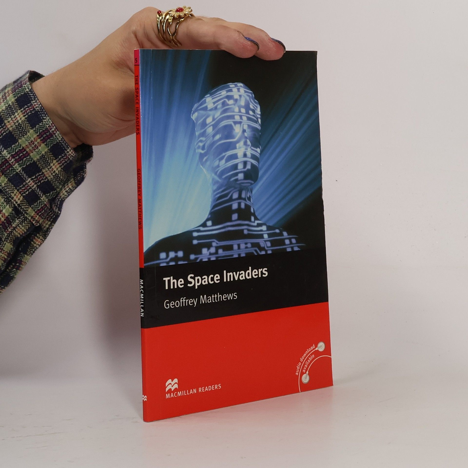 Geoffrey Matthews Macmillan Readers Intermediate - 5: The Space Invaders