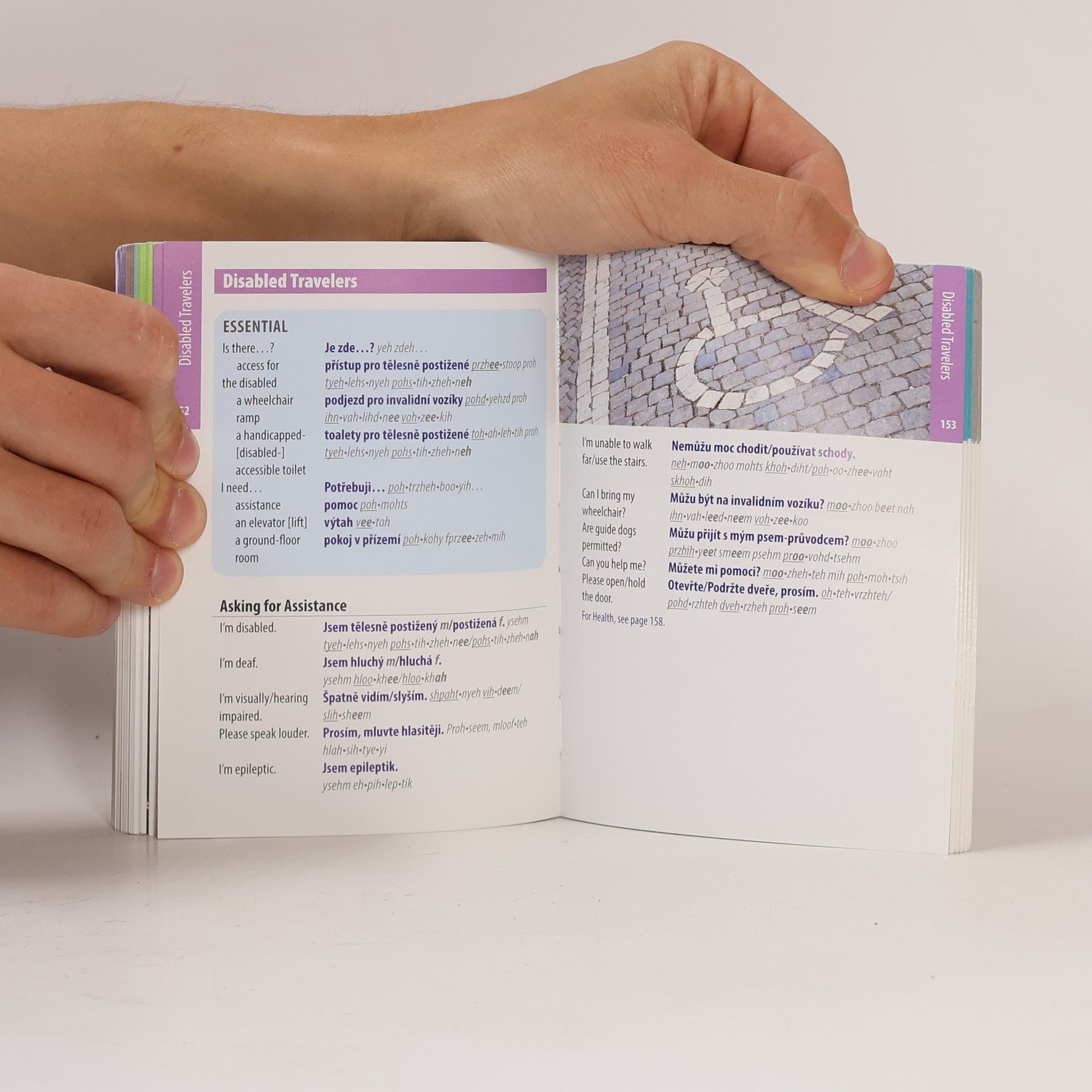 AA.VV. Czech Phrase Book and Dictionary