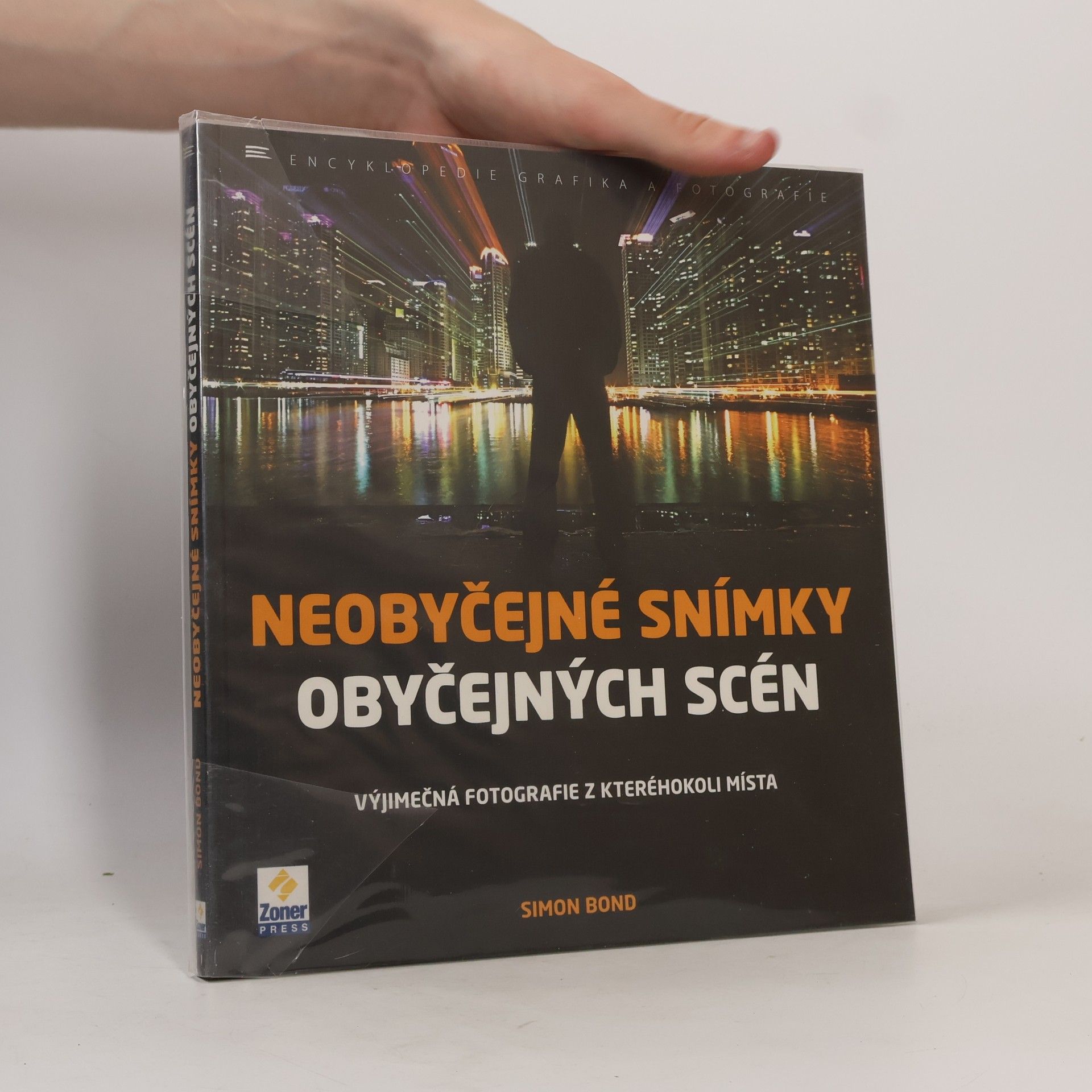 Simon Bond Neobyčejné snímky obyčejných scén
