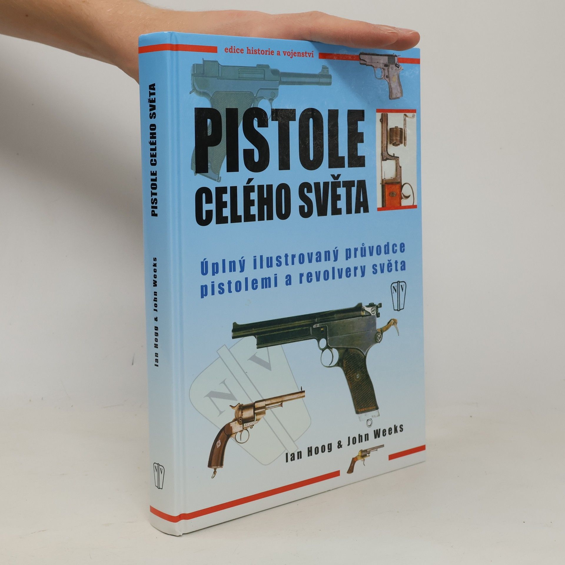 Ian Hogg Pistole celého světa