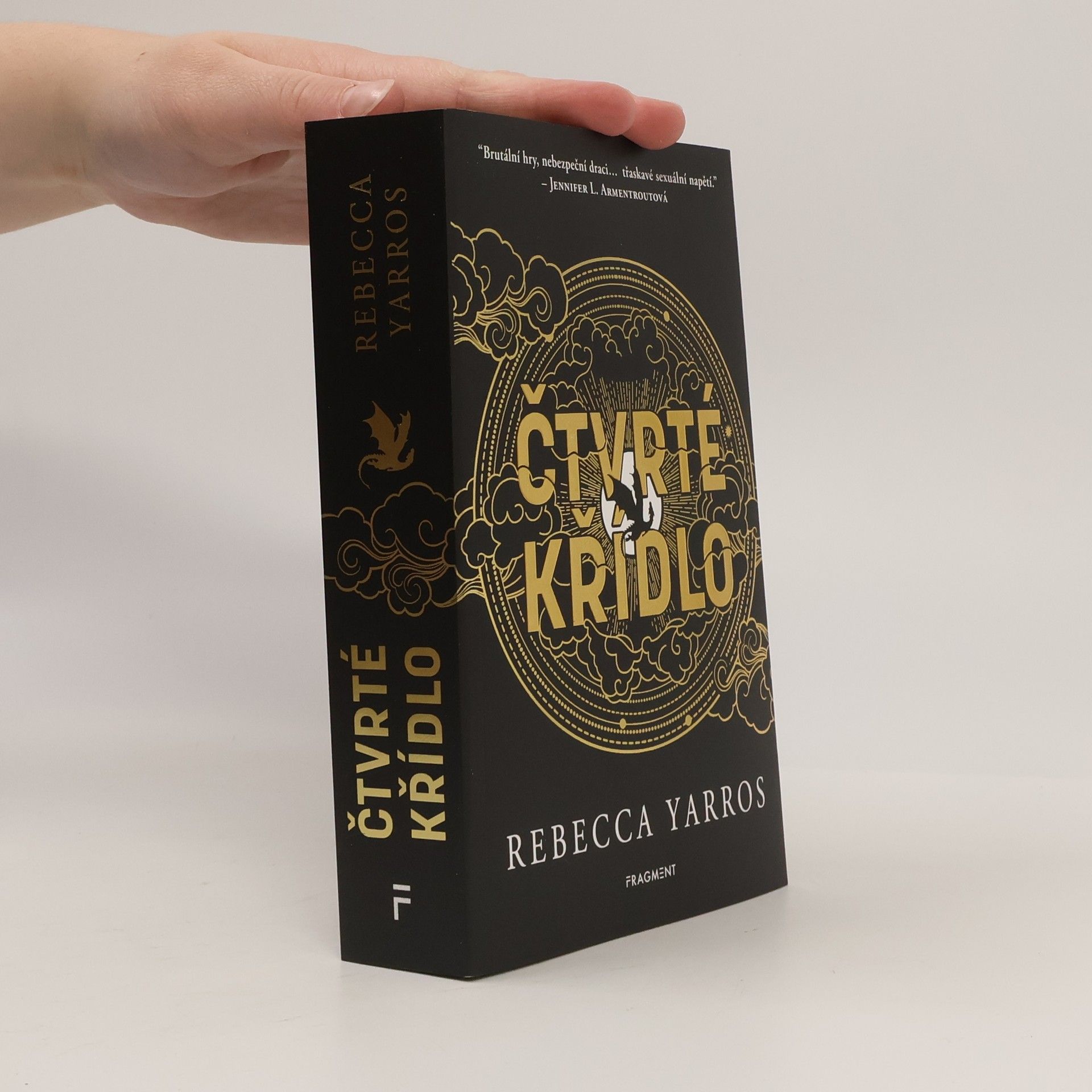 Rebecca Yarros Čtvrté křídlo