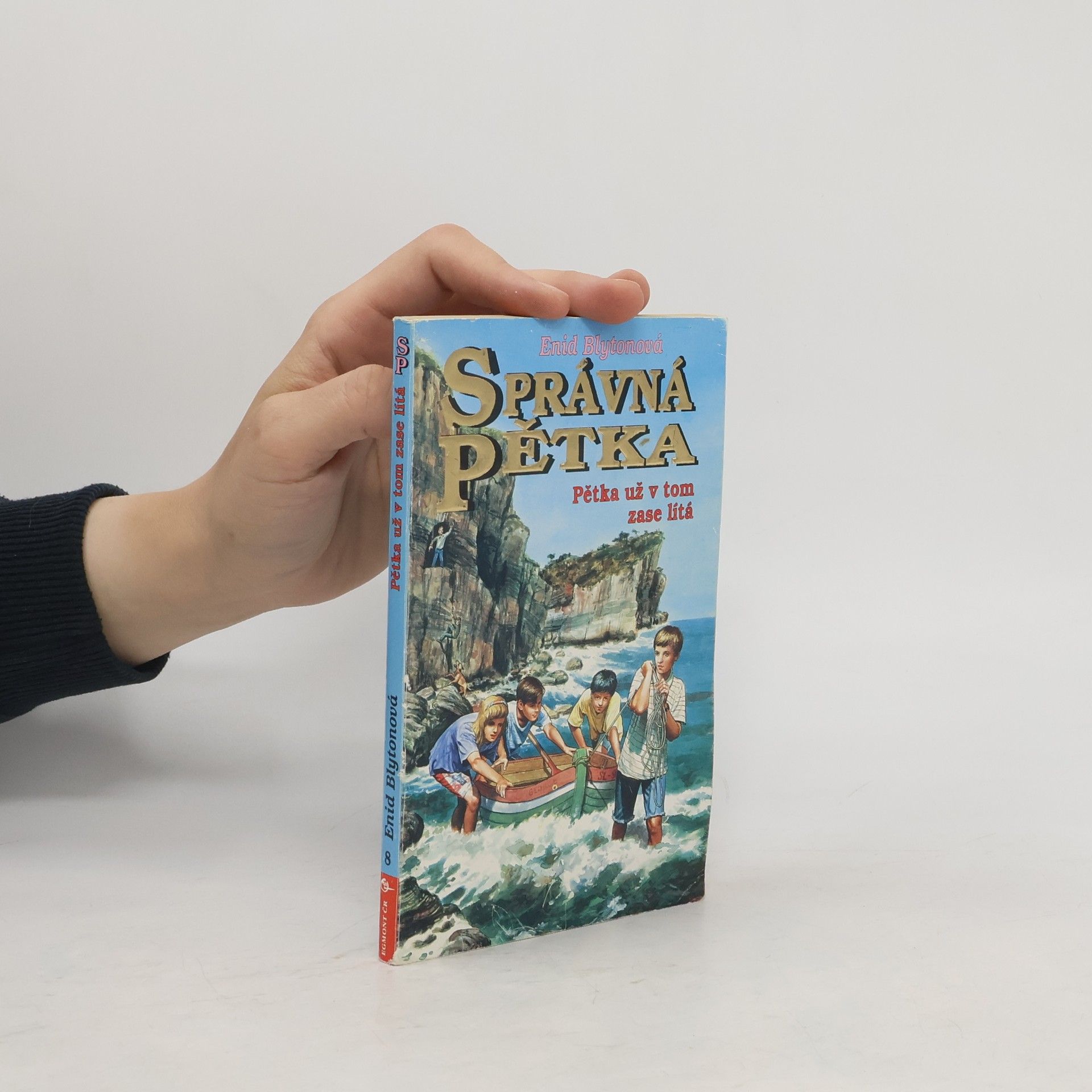 Enid Blyton Správná pětka, Pětka už v tom zase lítá