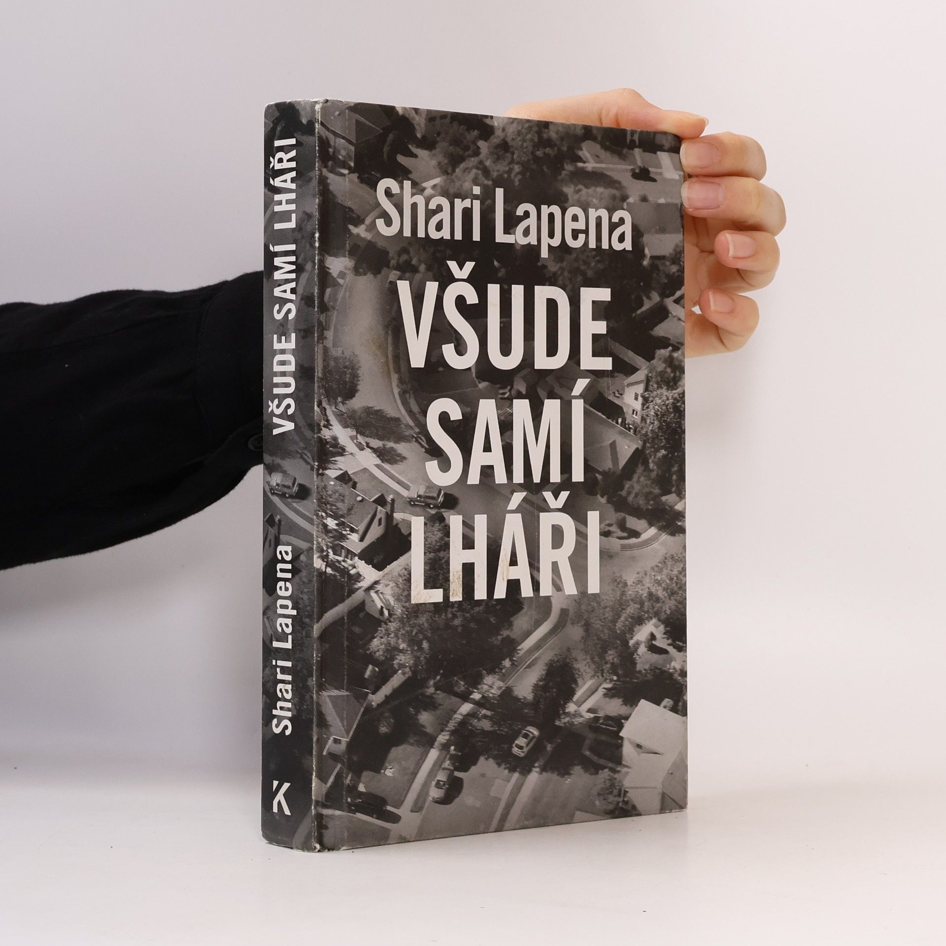 Shari Lapena Všude samí lháři