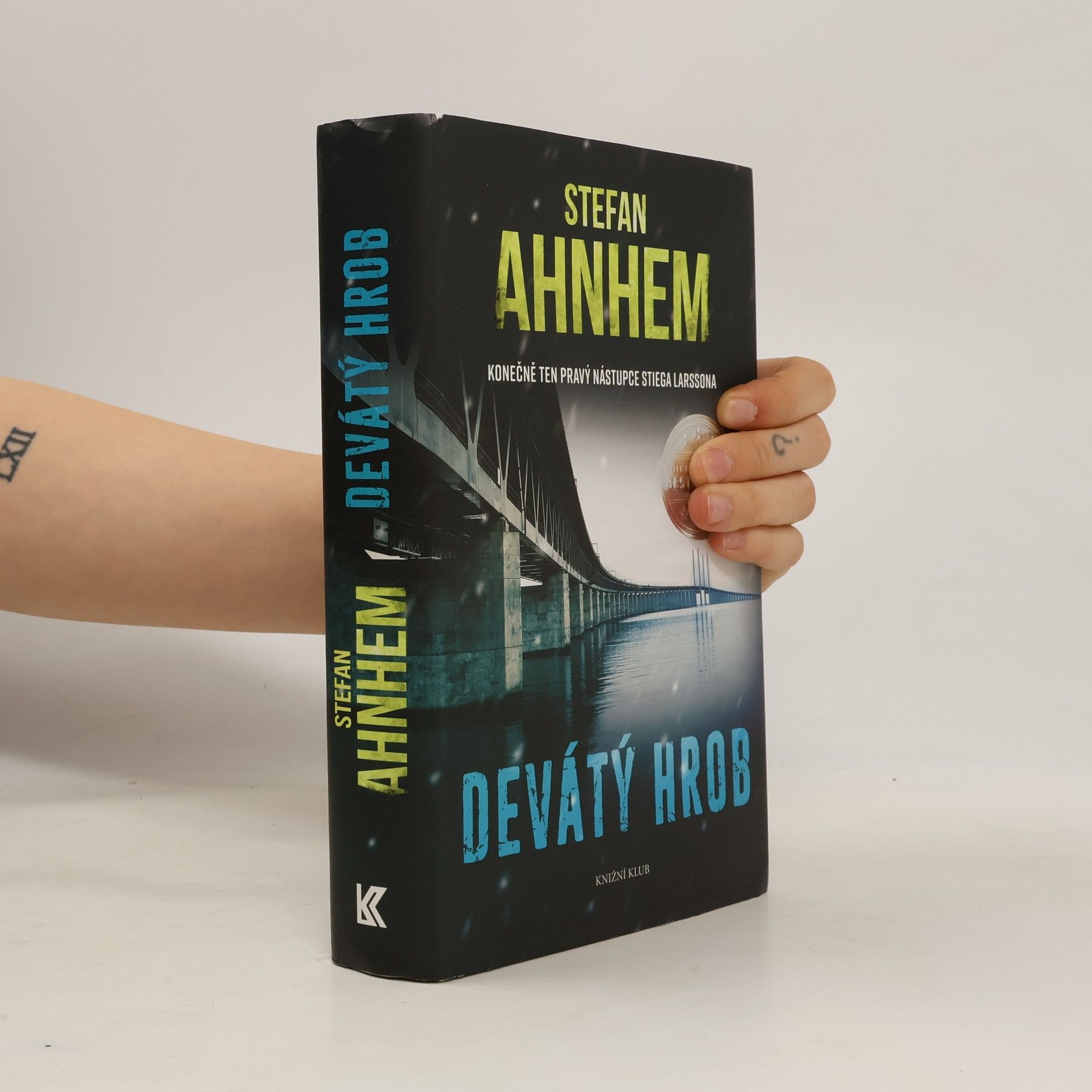 Stefan Ahnhem Devátý hrob