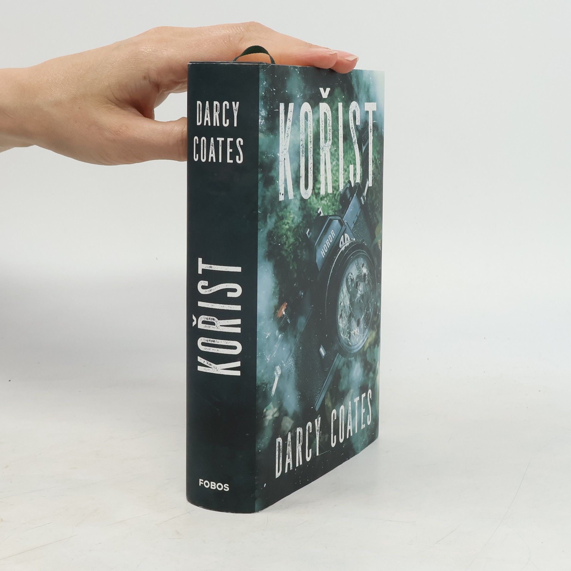 Darcy Coates Kořist