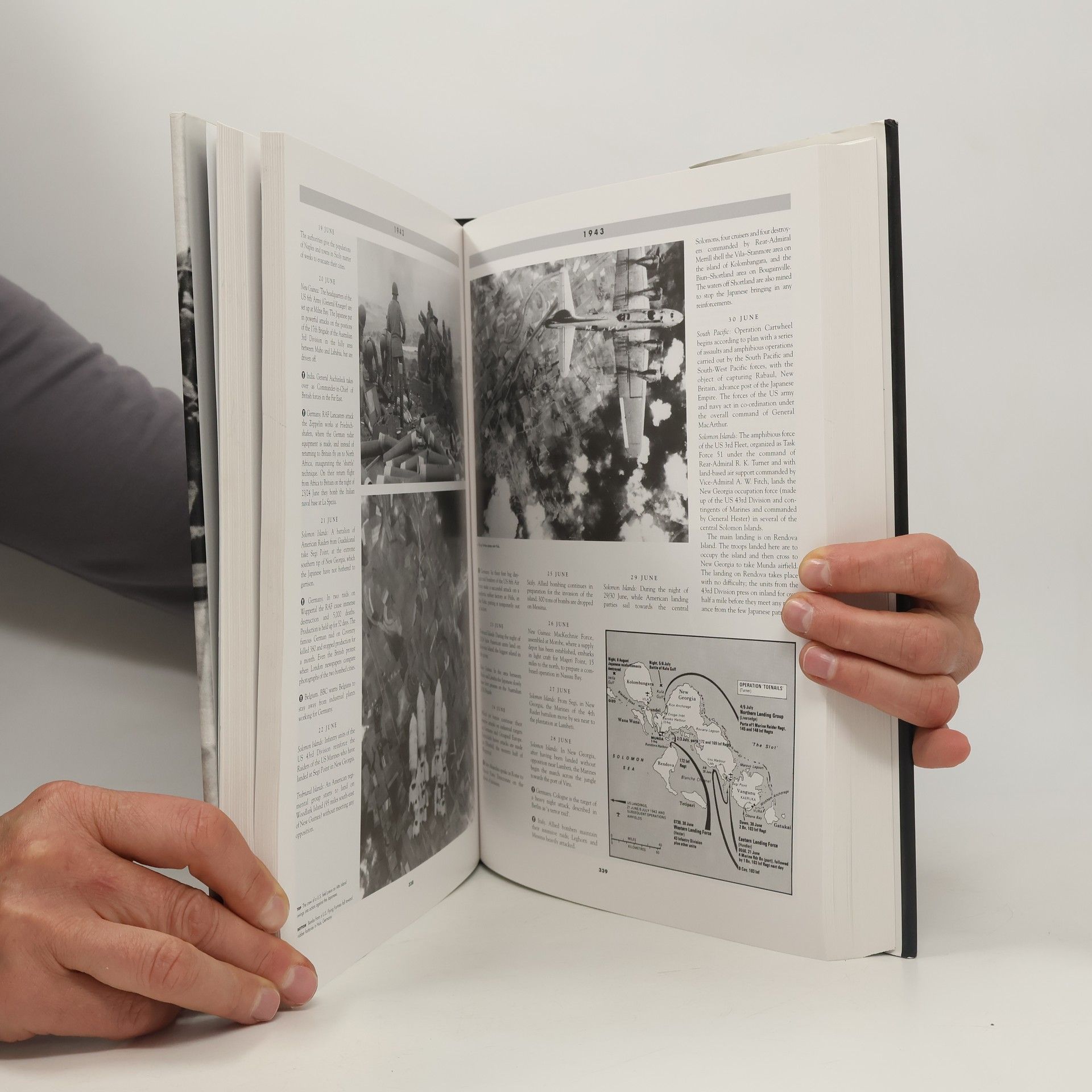 Autorenkollektiv World War II. A Complete Pictographic History